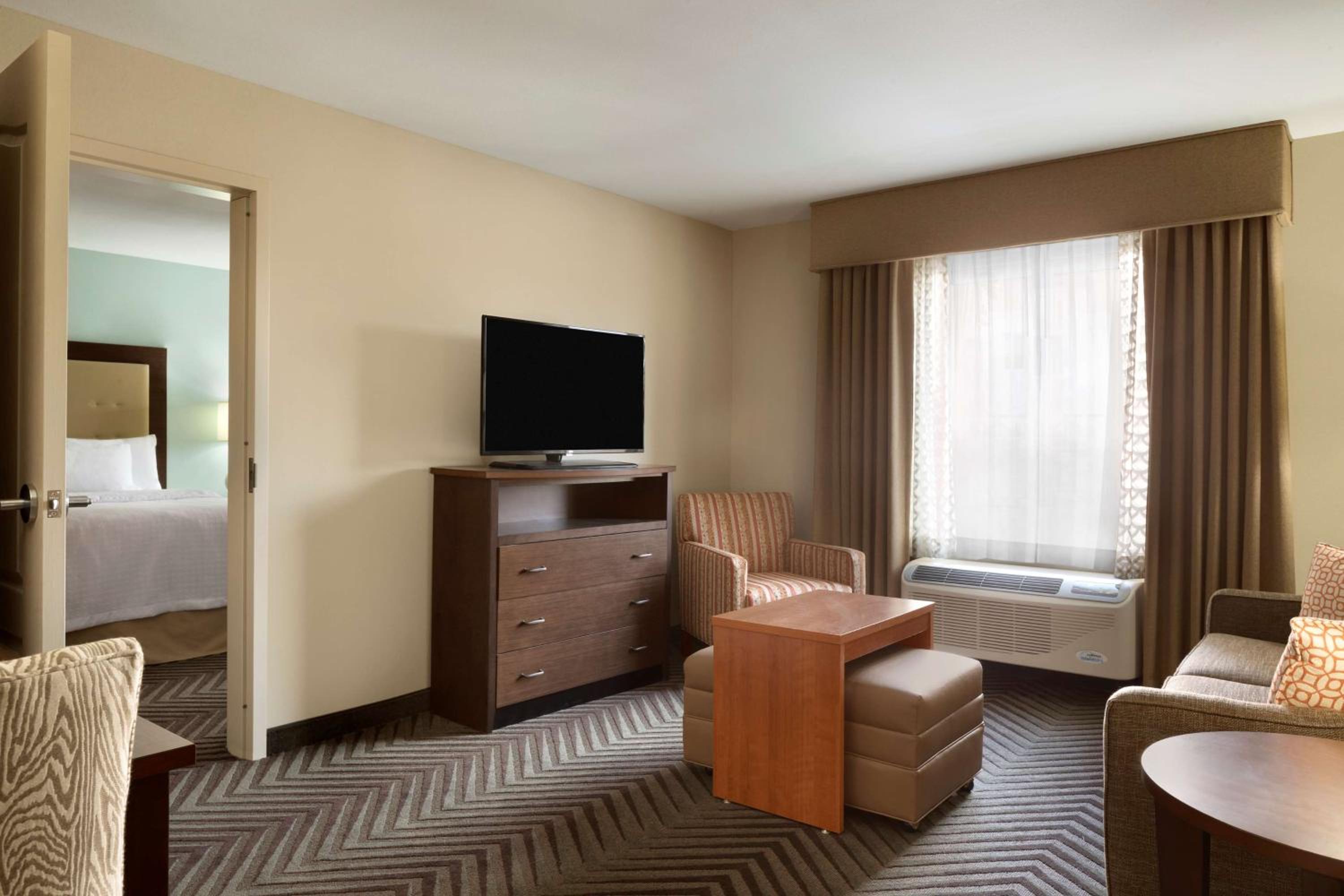 One-Bedroom Queen Suite with Two Queen Beds - Non-Smoking