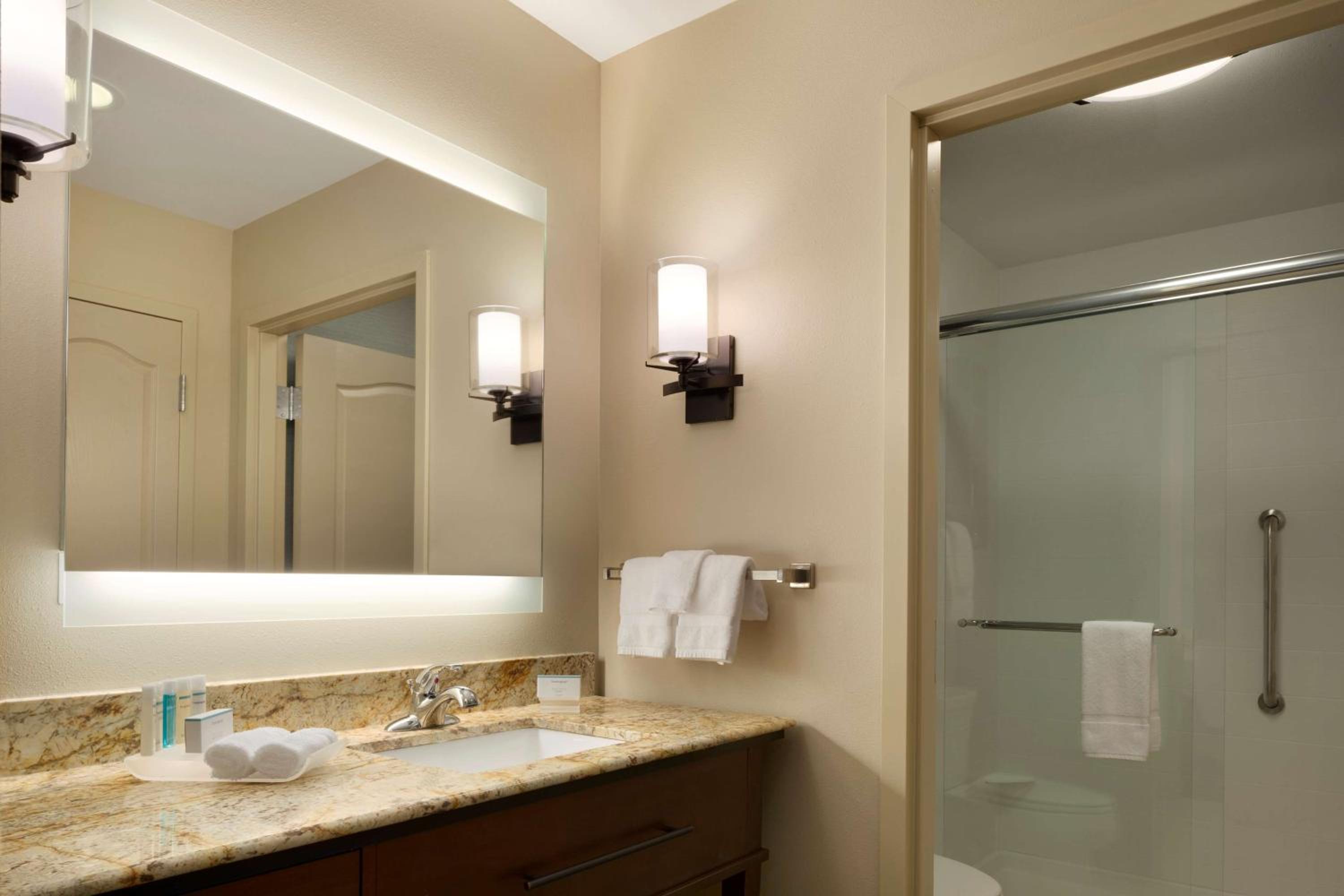 One-Bedroom Queen Suite with Two Queen Beds - Non-Smoking, photo 6