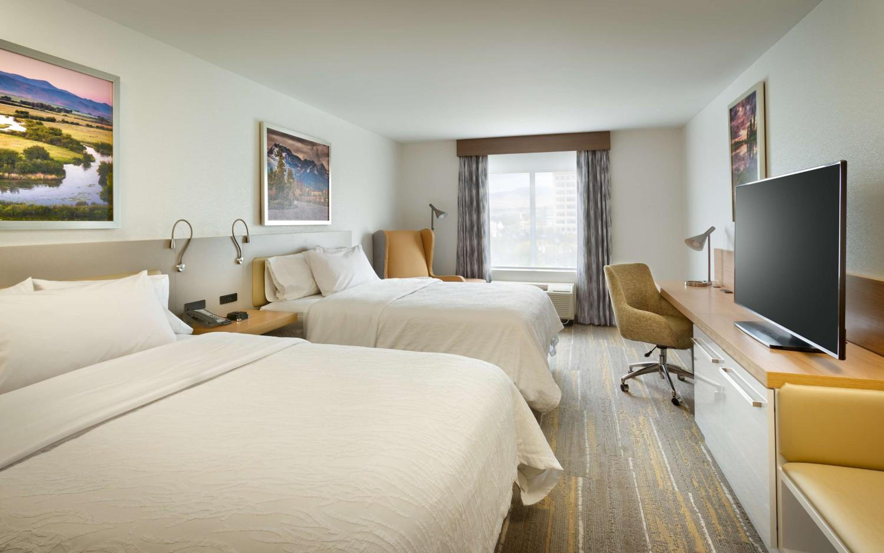 Queen Room with Two Queen Beds - Hearing Access photo 3