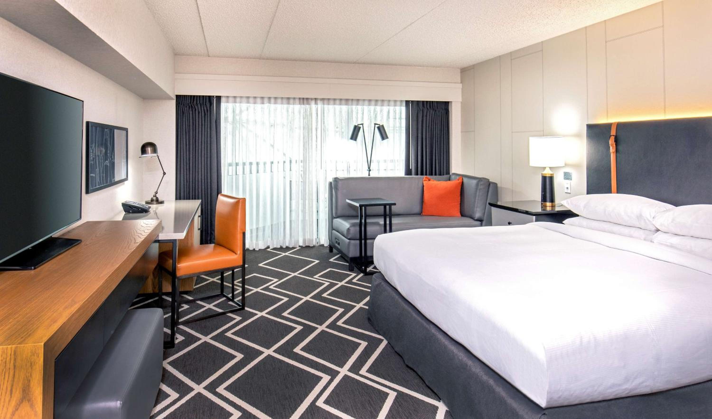 King Room with Balcony and View - Photo 2