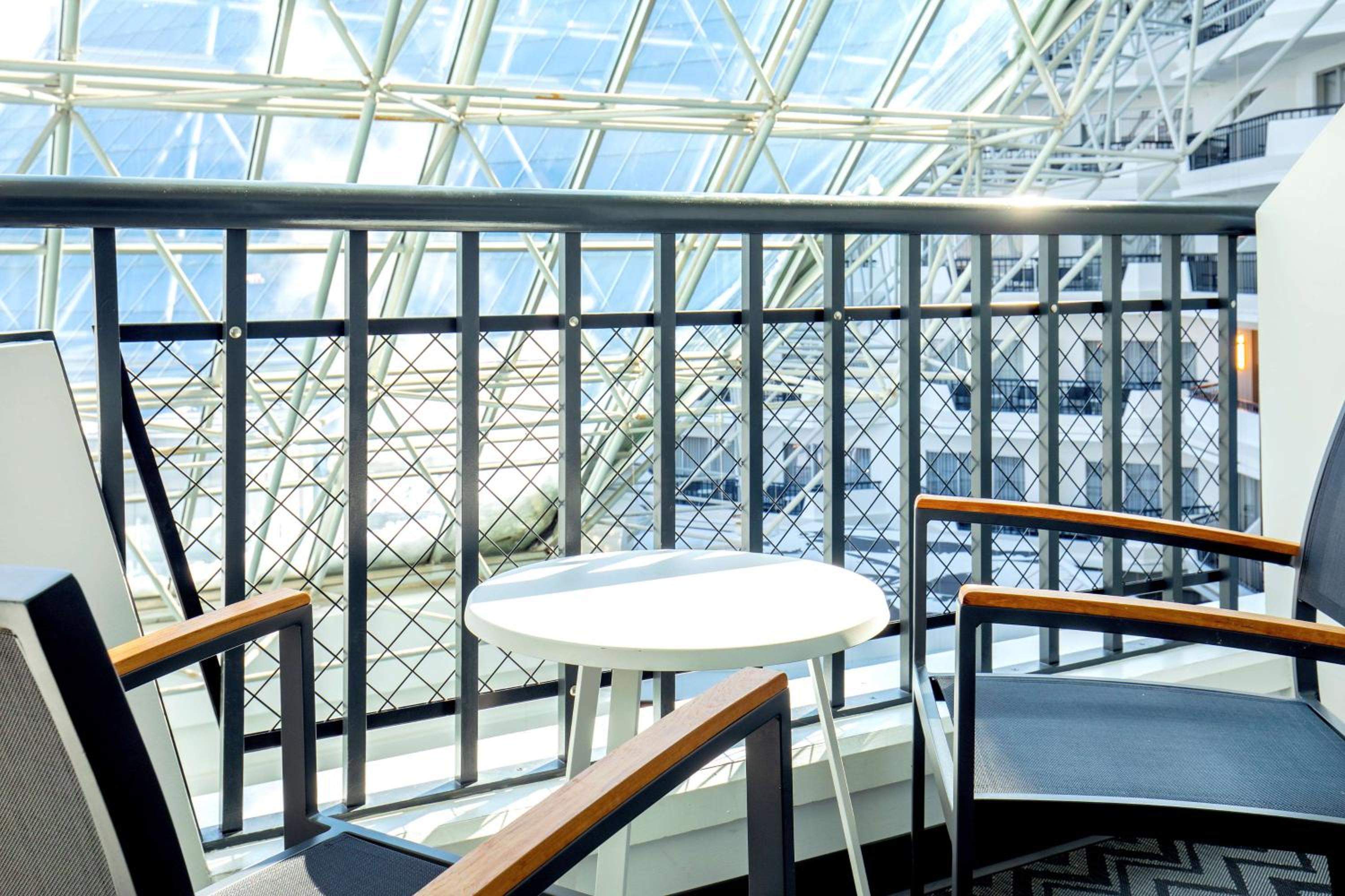 King Room with Balcony and View - Photo 4
