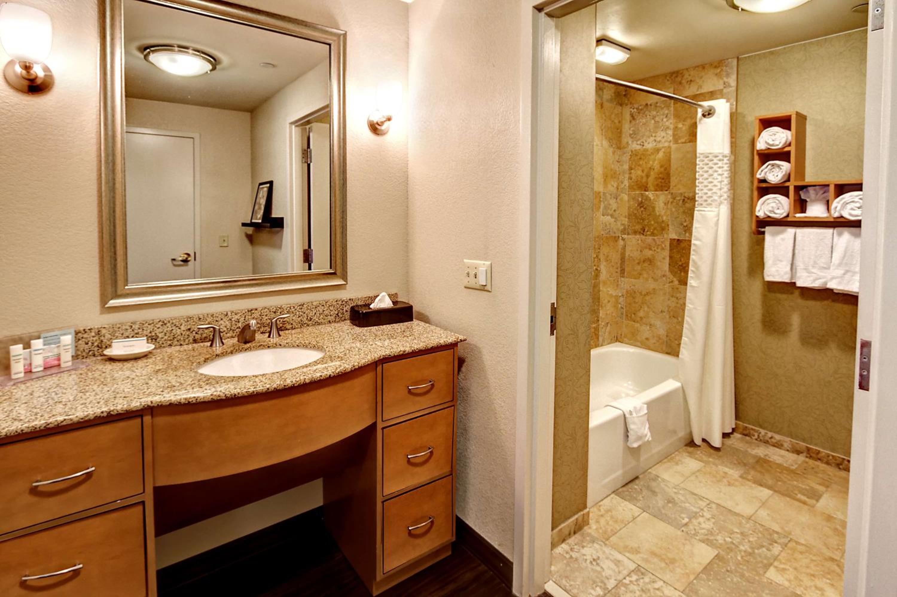 King Room - Non-Smoking - Photo 2