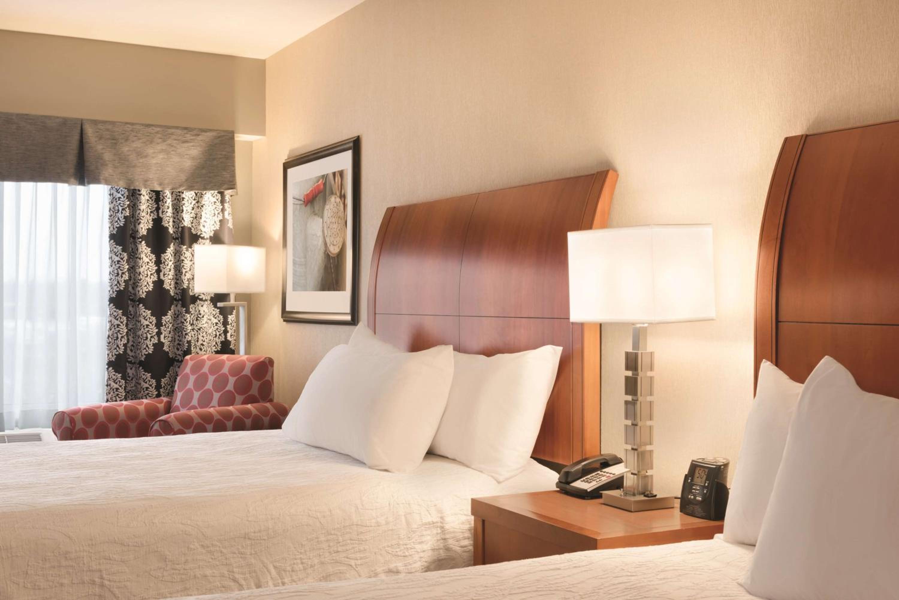 Queen Room with Two Queen Beds - Photo 5