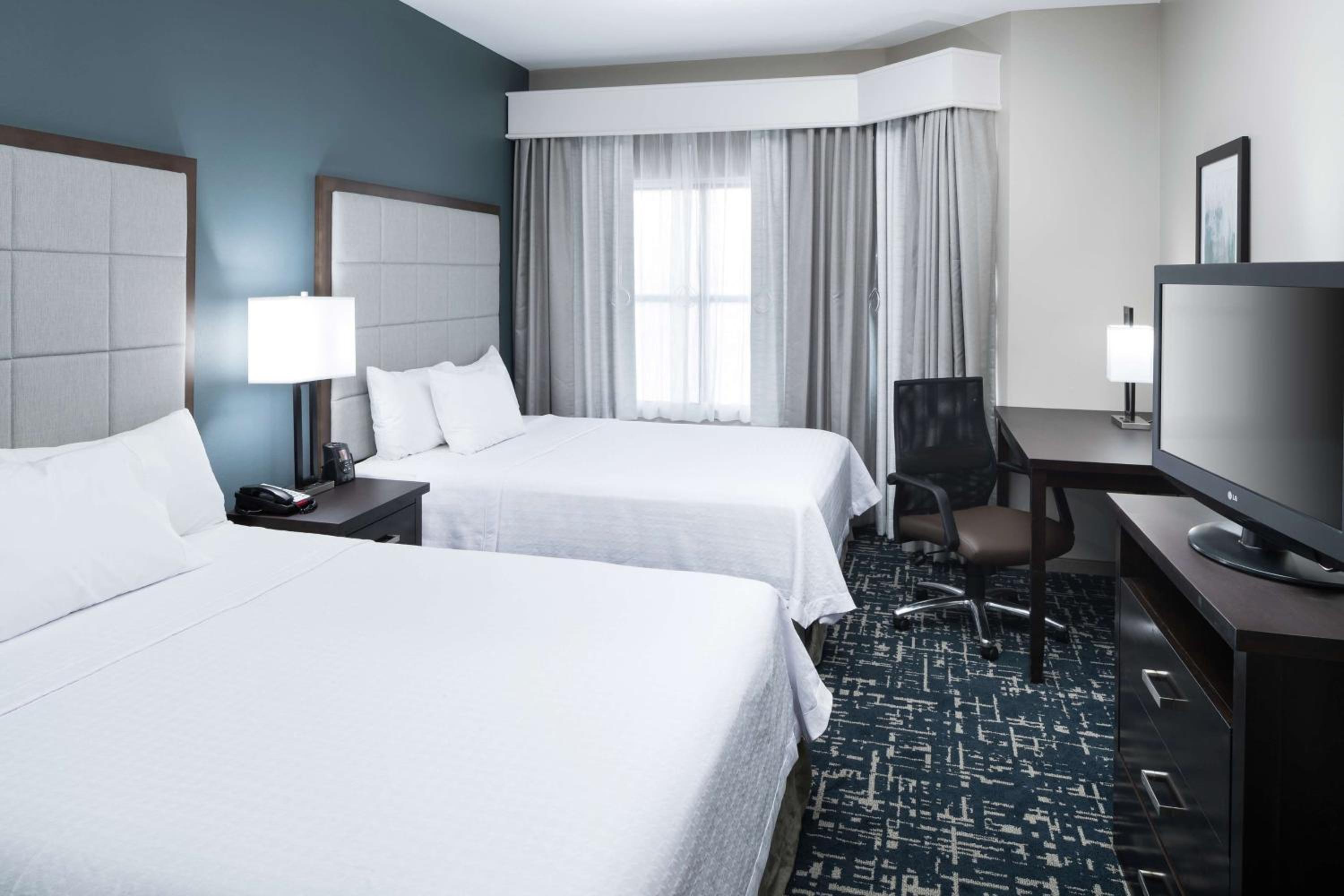 One-Bedroom Queen Suite with Two Queen Beds - Non-Smoking - Photo 2