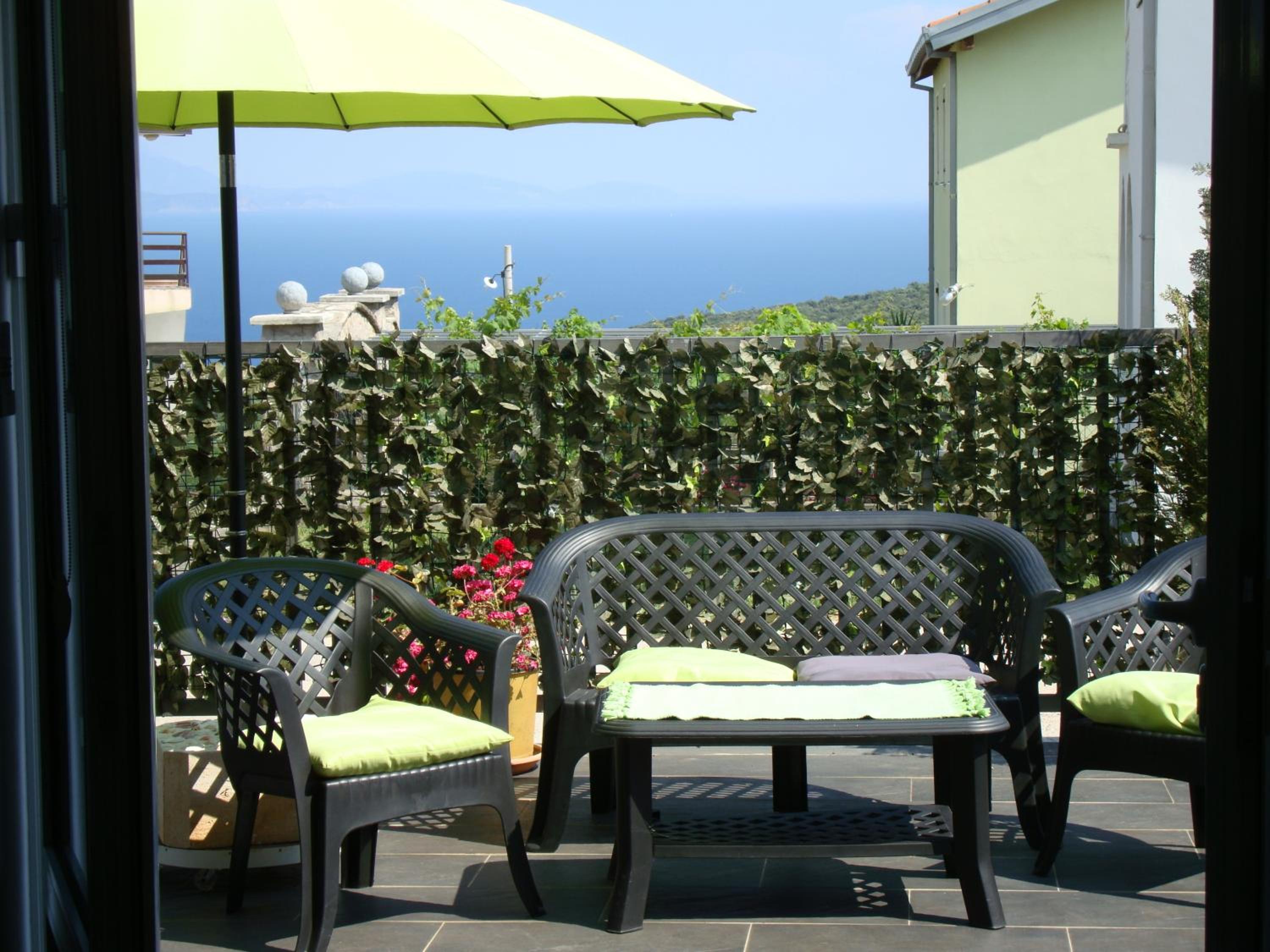 Studio with Terrace and Sea View