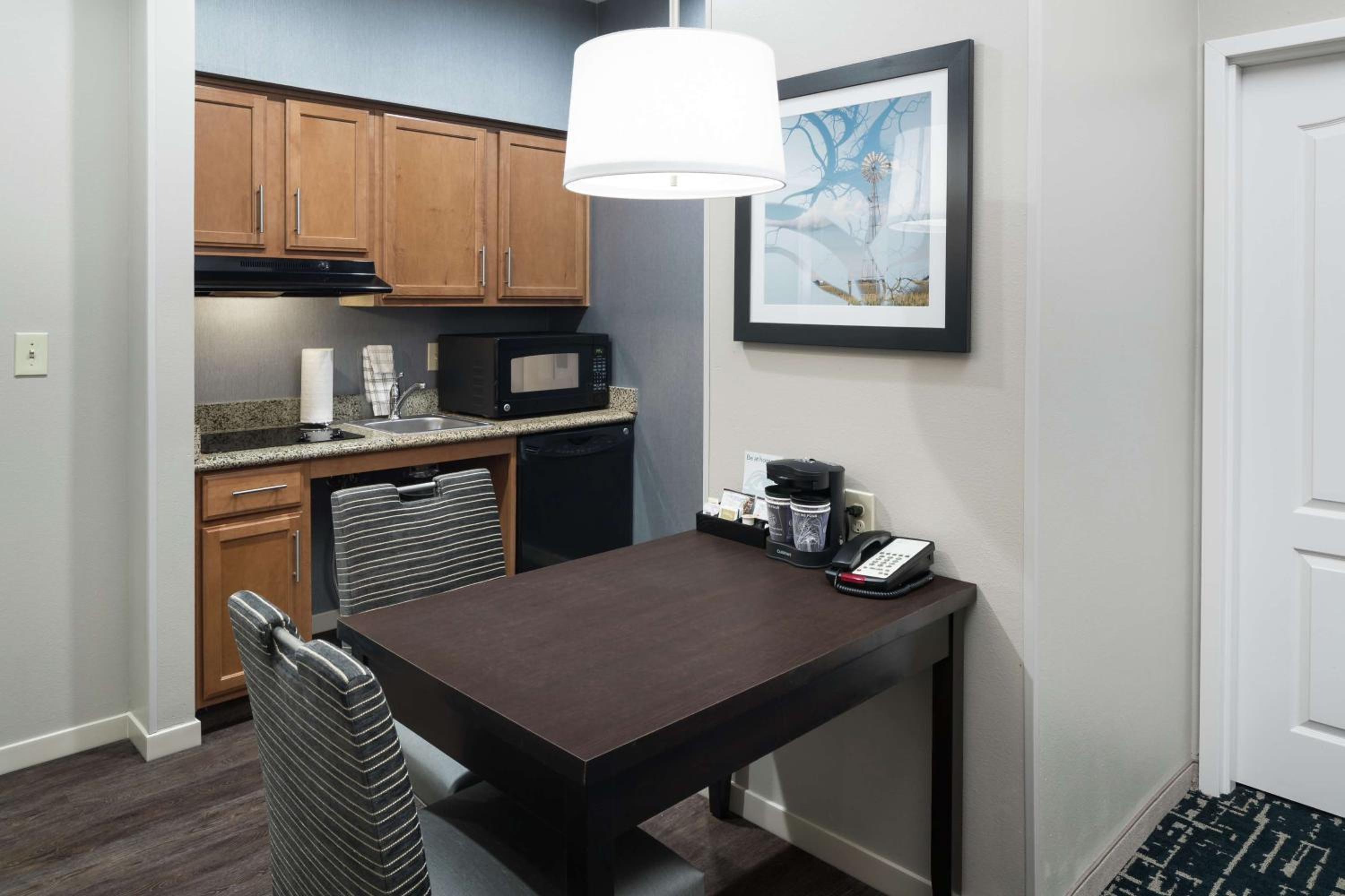 One-Bedroom King Suite - Non-Smoking - Photo 3