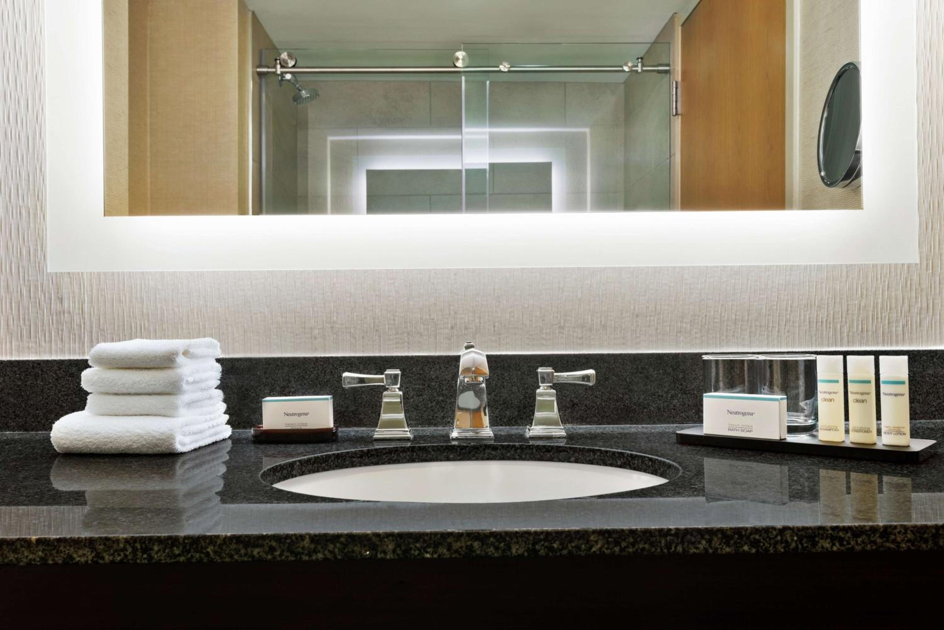 Two-Room King Suite - Non-Smoking - Photo 2