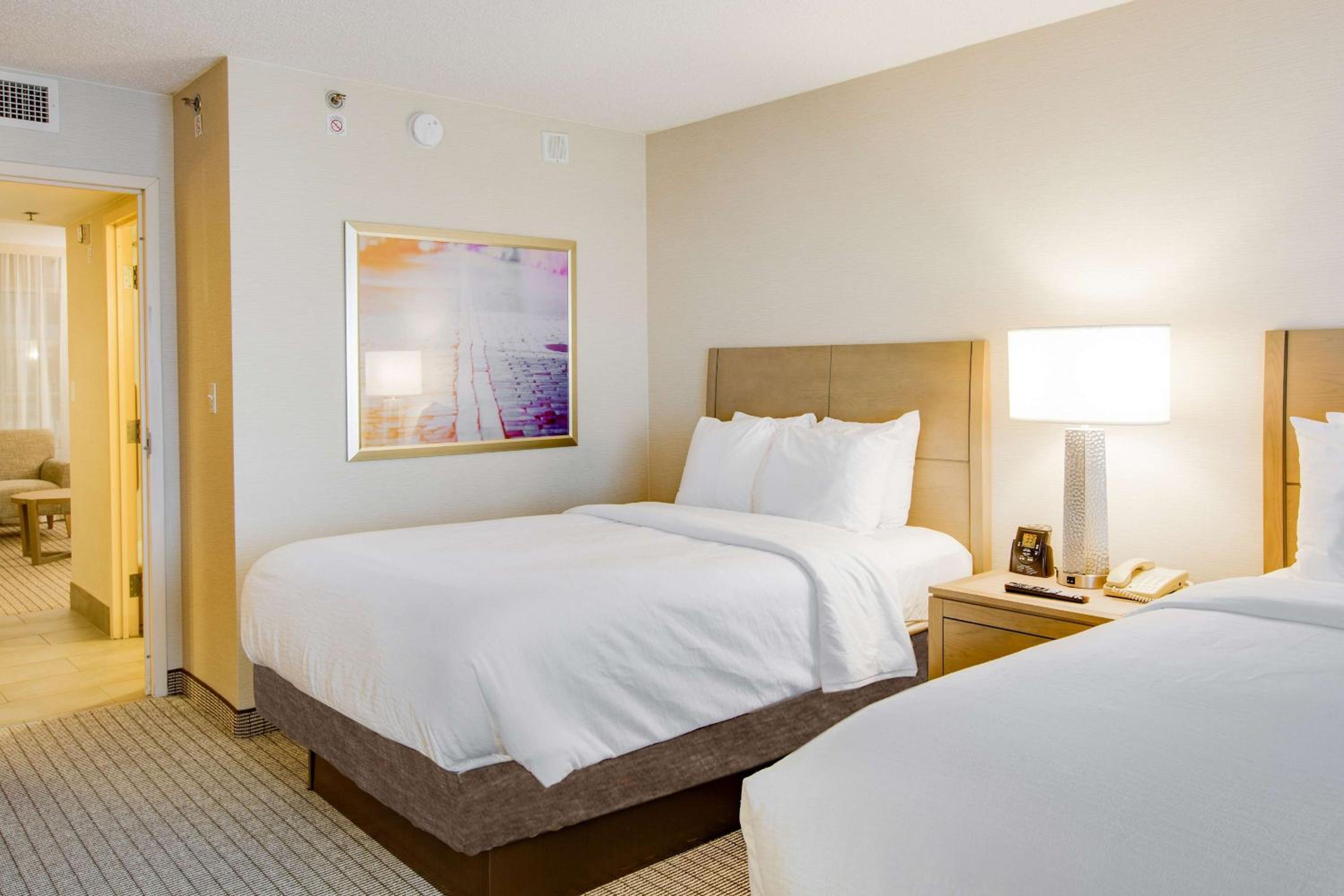 Suite with Two Double Beds - Non-Smoking - Photo 5