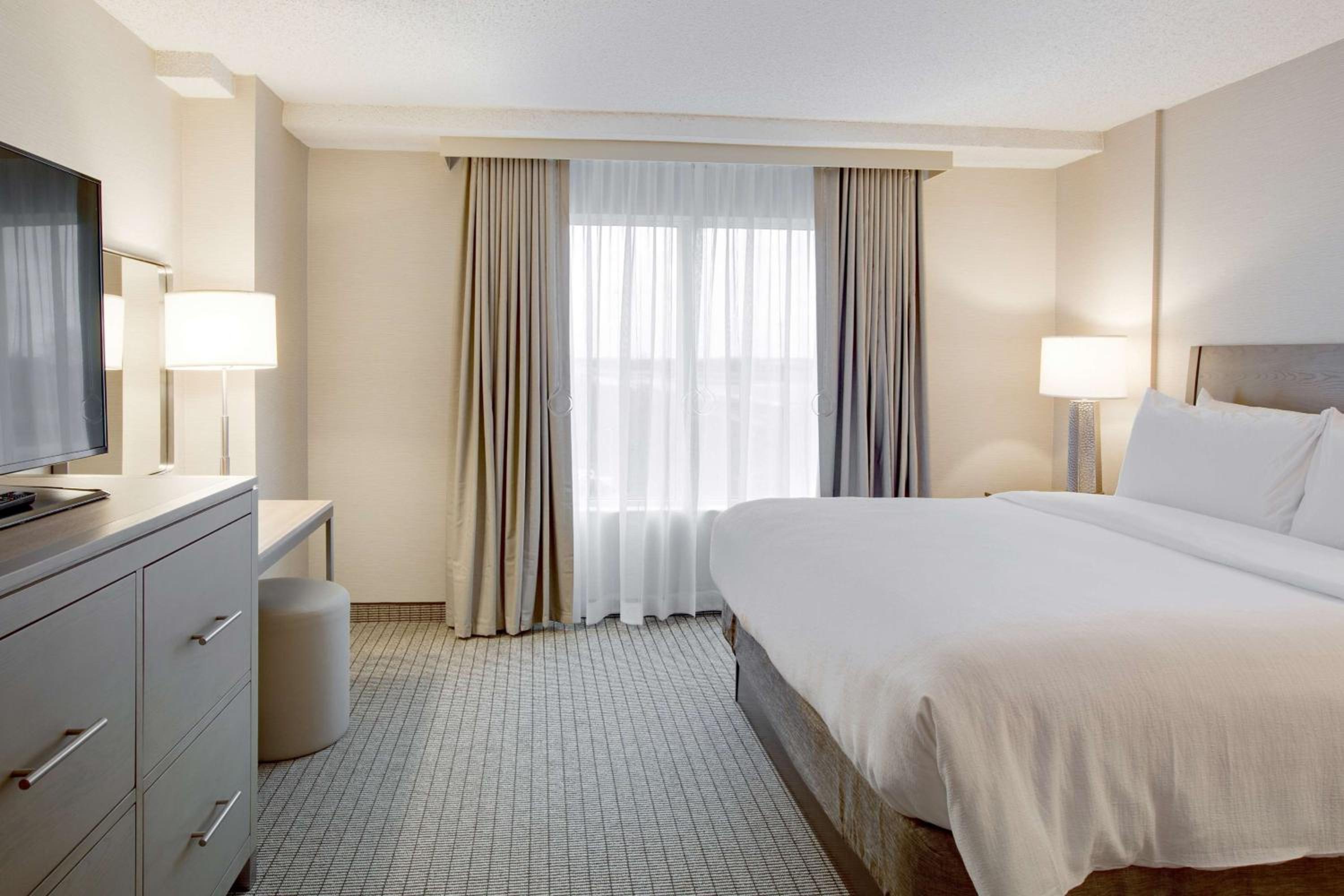 Two-Room King Suite - Non-Smoking - Photo 6