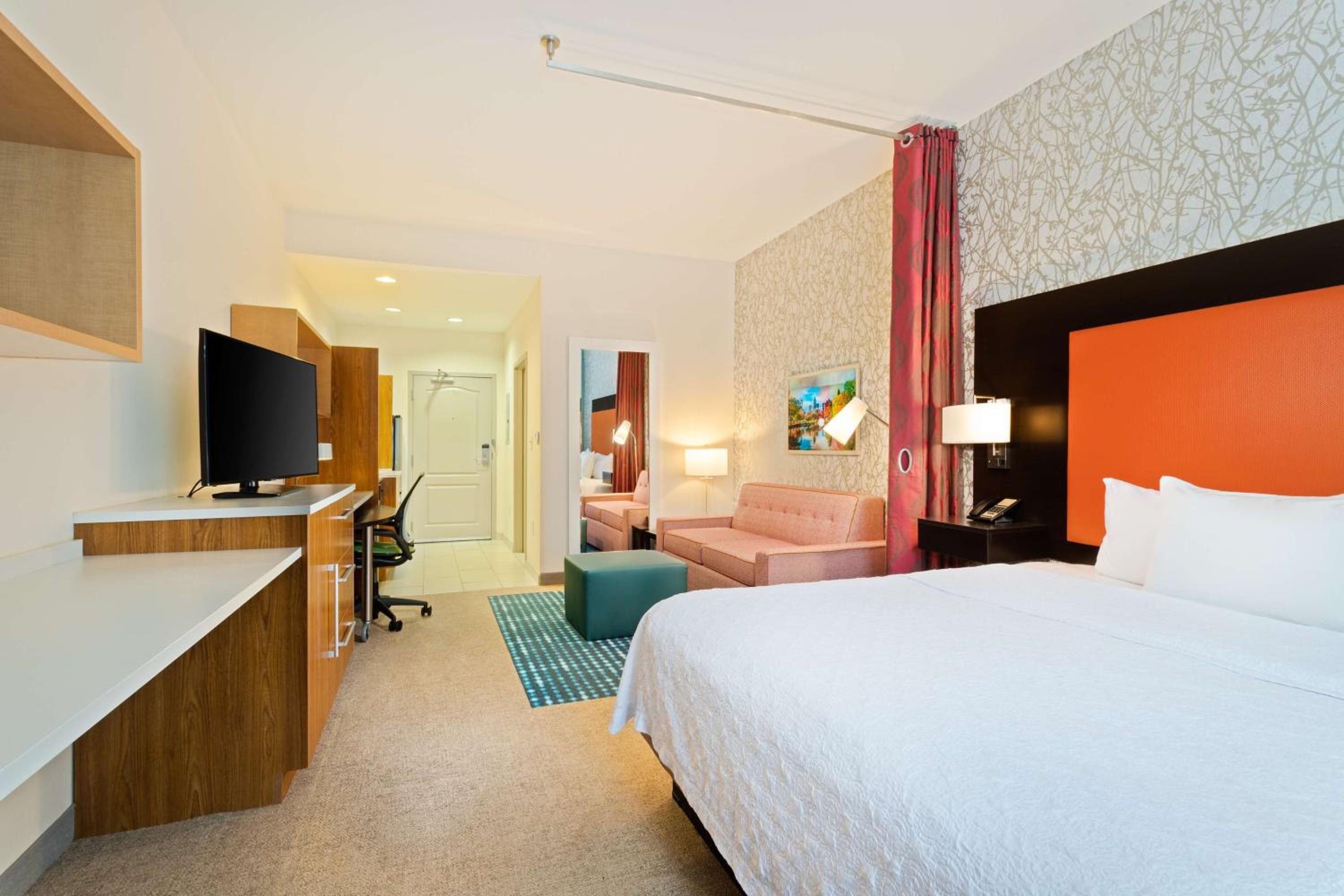 King Suite - Mobility and Hearing Access/Non-Smoking