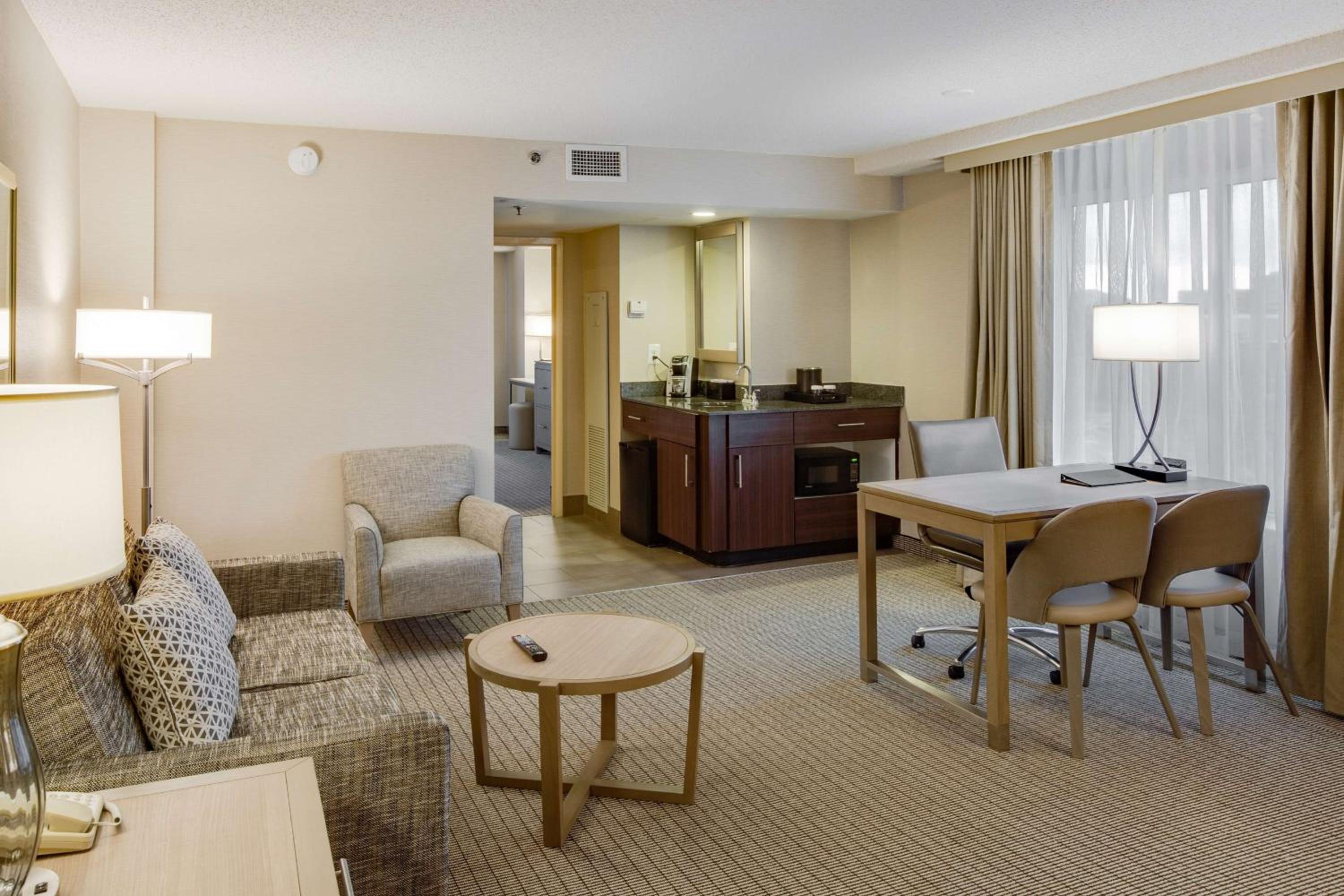 Executive King Suite - Non-Smoking - Photo 6