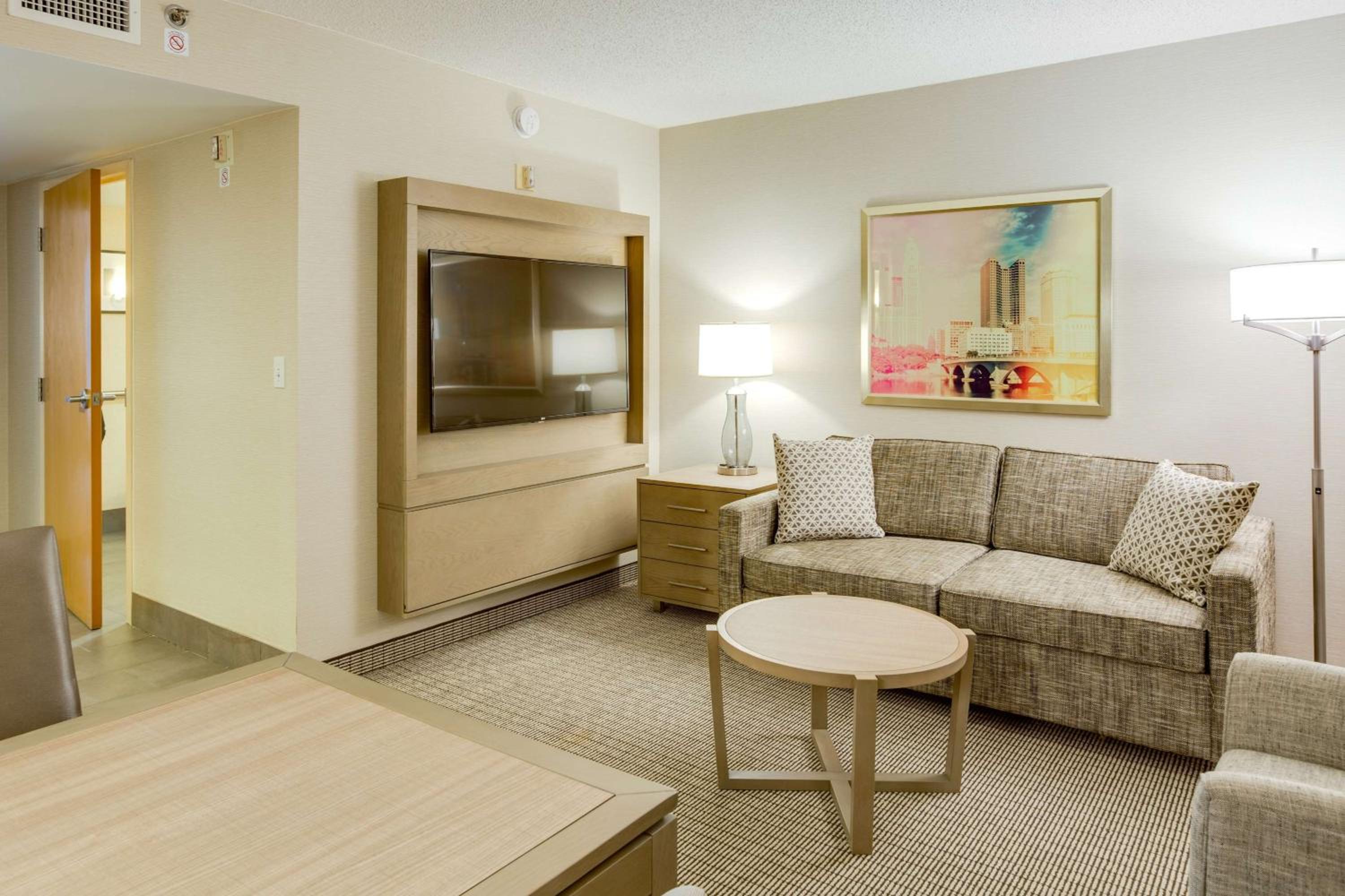 Two-Room King Suite - Non-Smoking - Photo 3