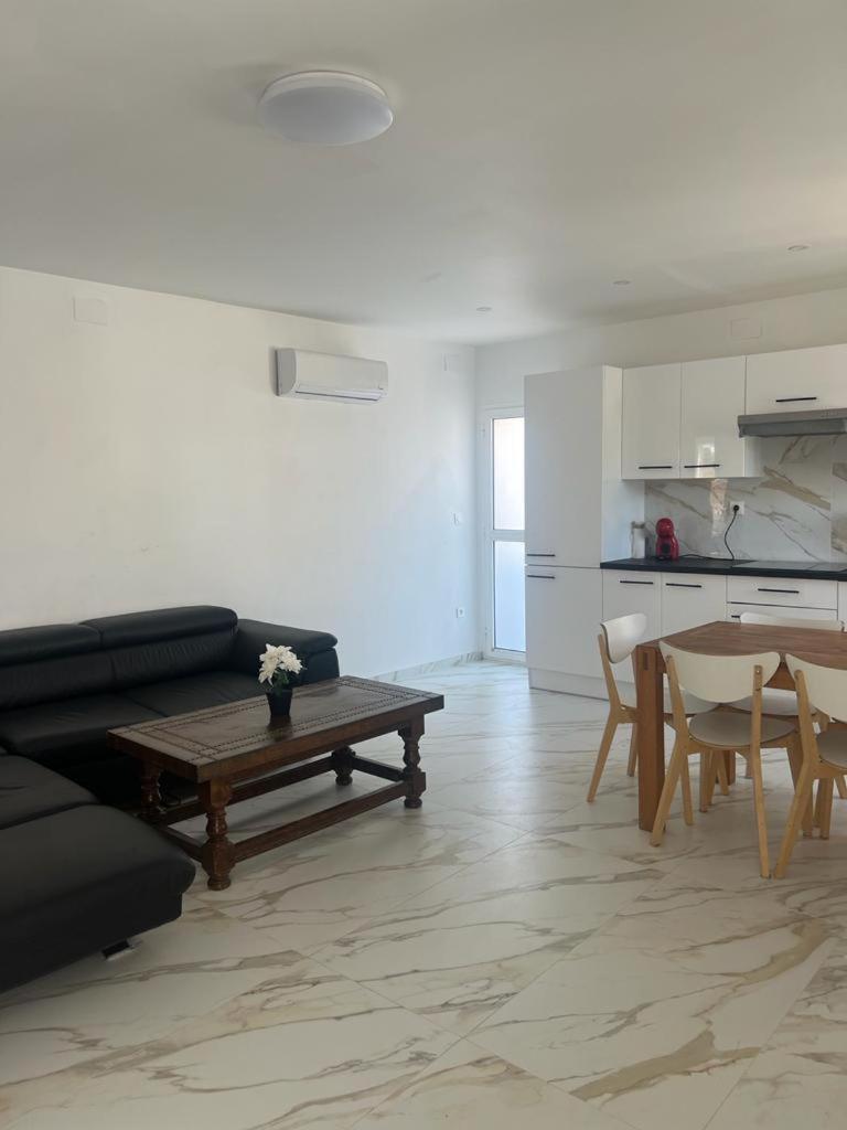 Apartamento con Balcón