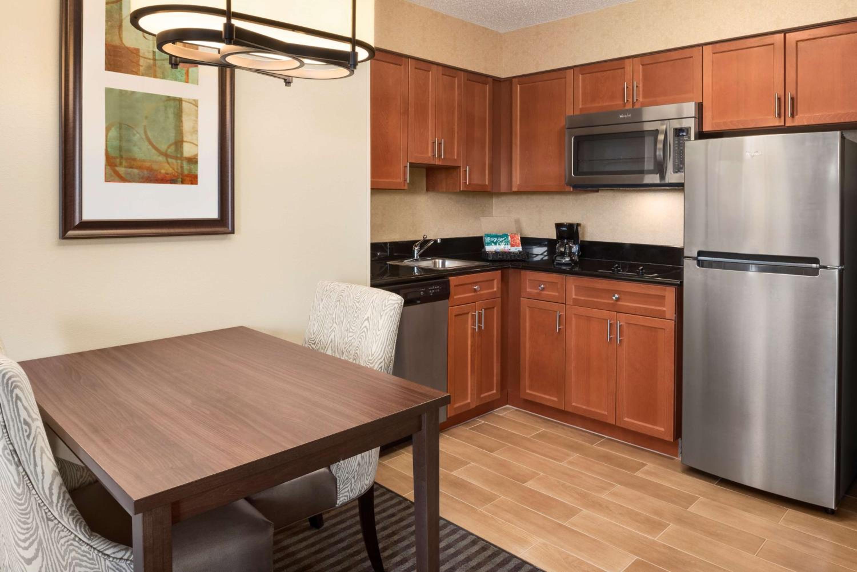 One-Bedroom King Suite - Non-Smoking - Photo 3