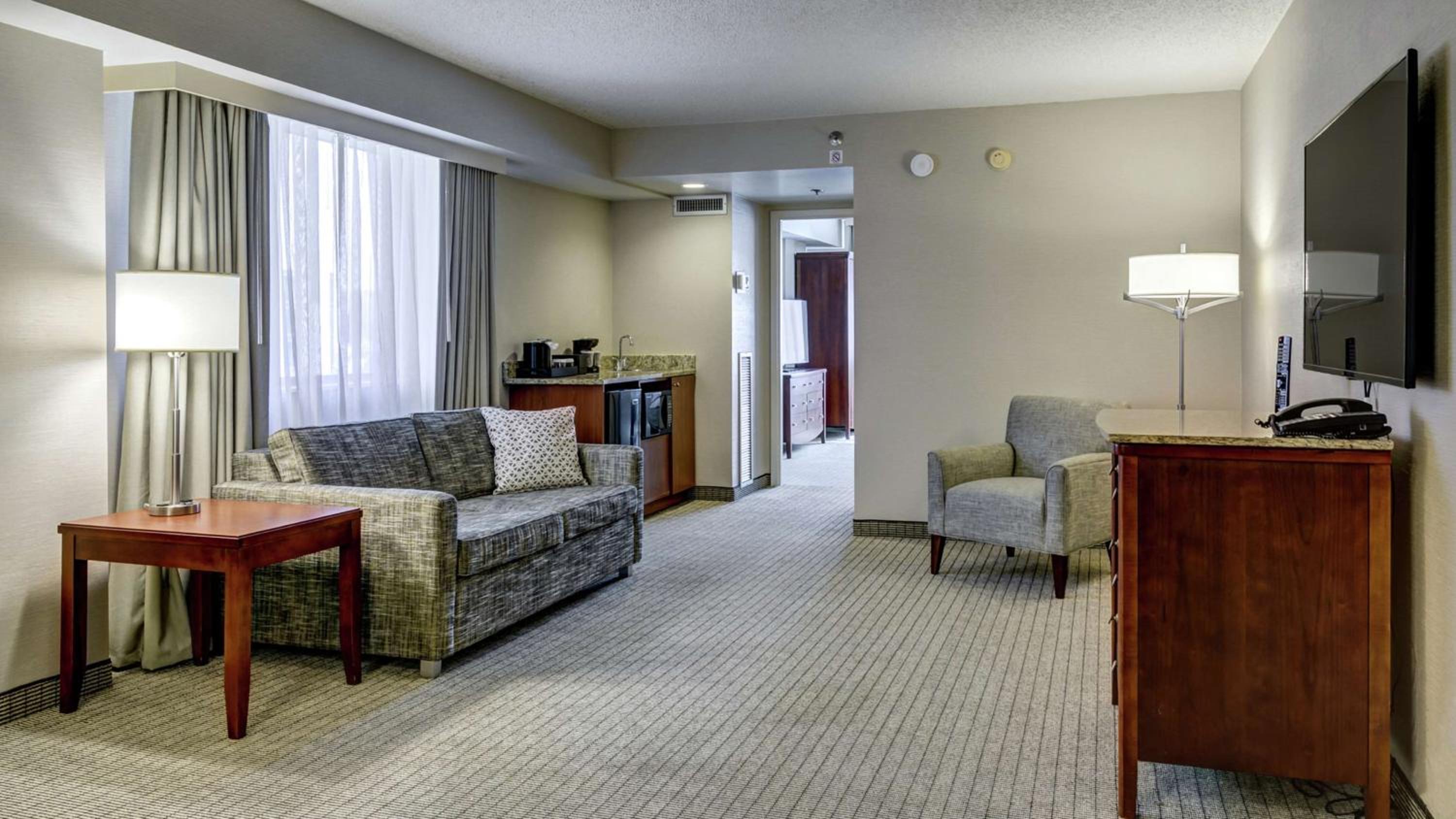 Executive King Suite - Non-Smoking - Photo 3