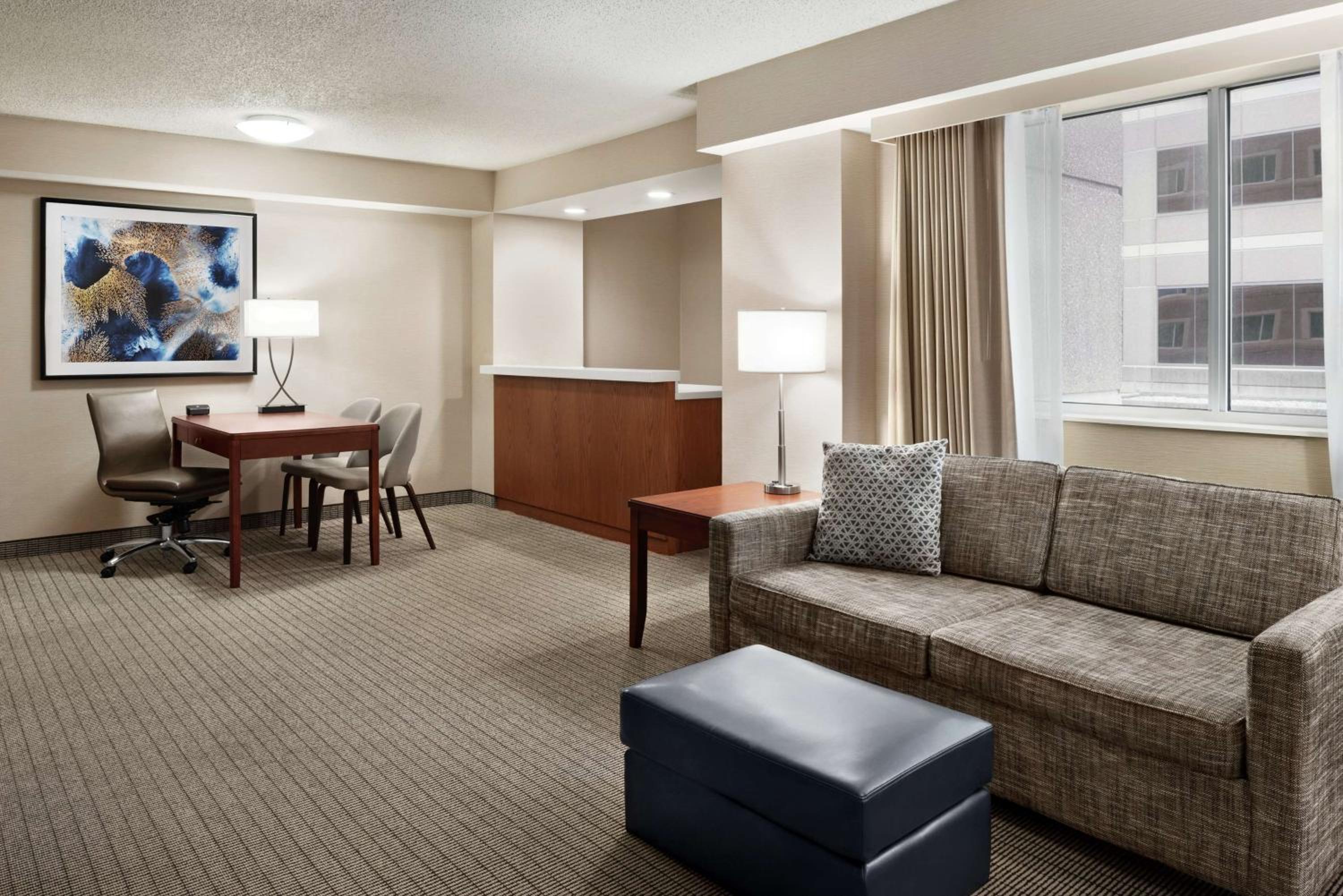 Executive King Suite - Non-Smoking - Photo 4