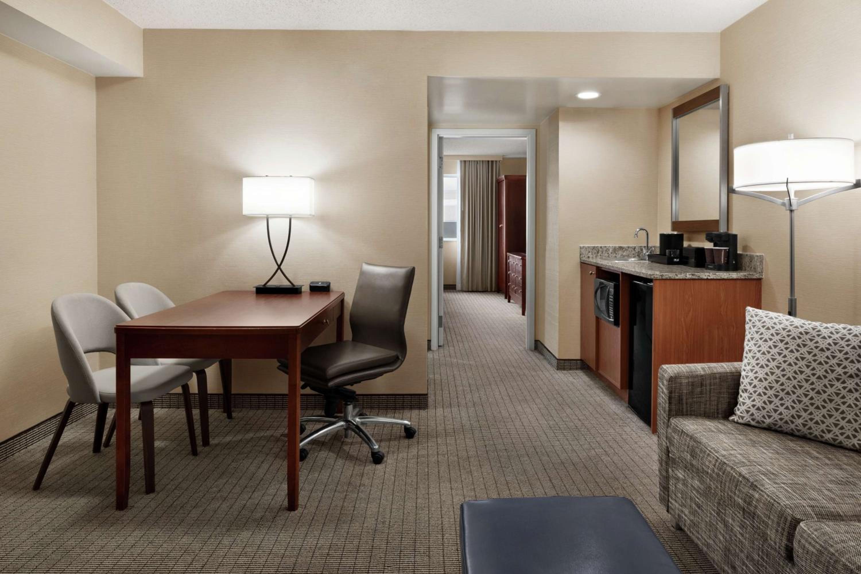Double Suite with Two Double Beds - Non-Smoking - Photo 1