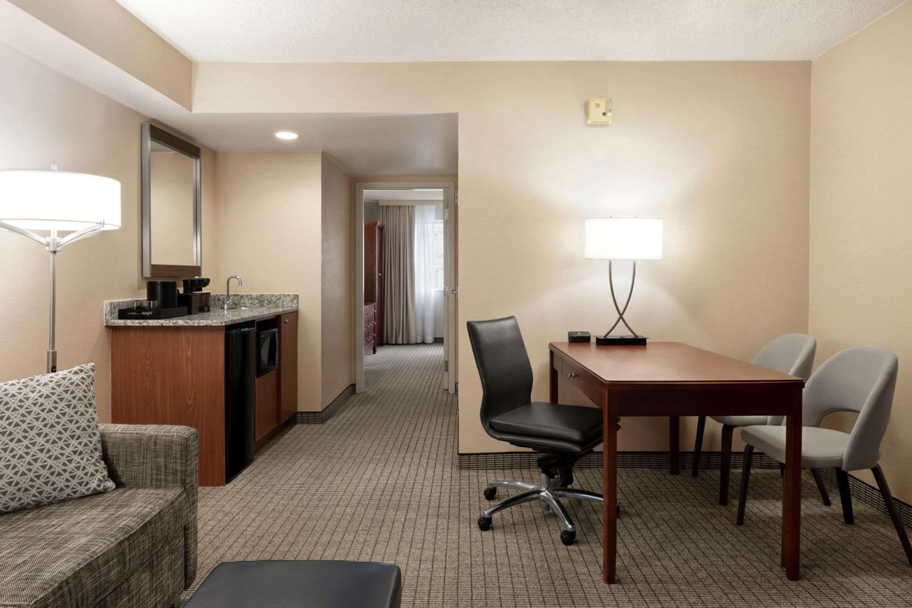 King Suite with Bath Tub - Disability Access/Non-Smoking  - Photo 1