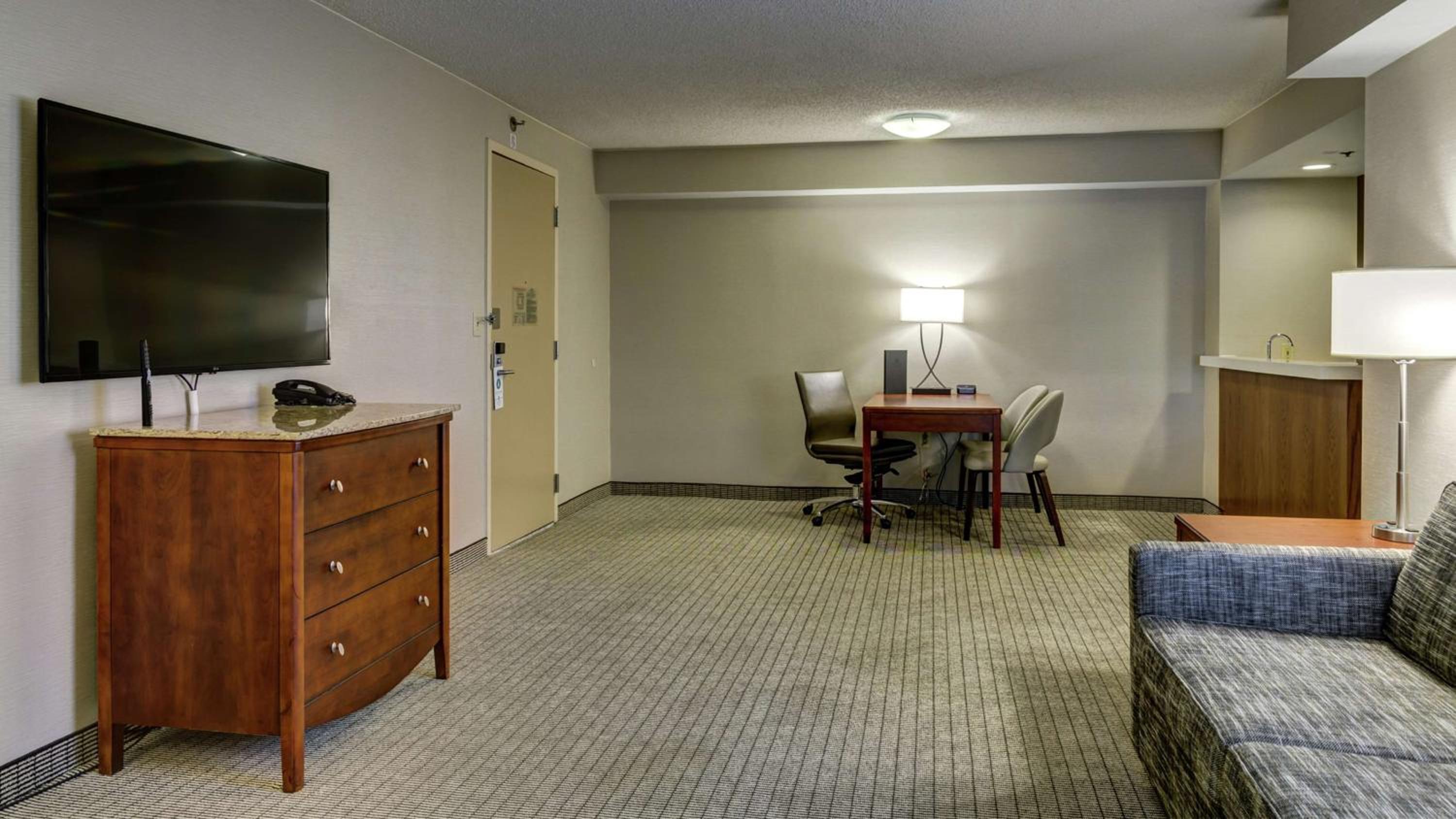 Executive King Suite - Non-Smoking - Photo 5