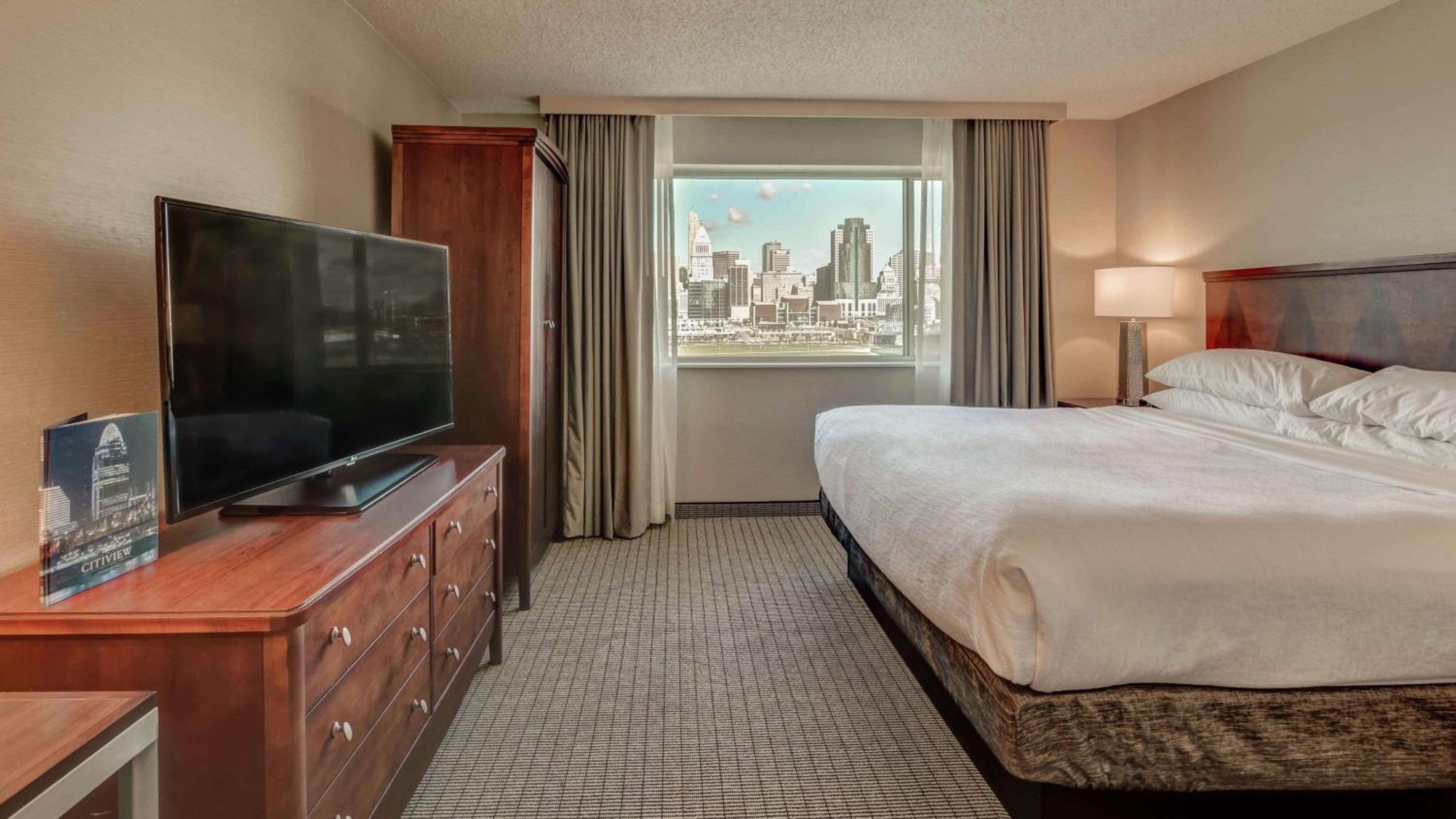 King Suite with River View - Non-Smoking - Photo 2