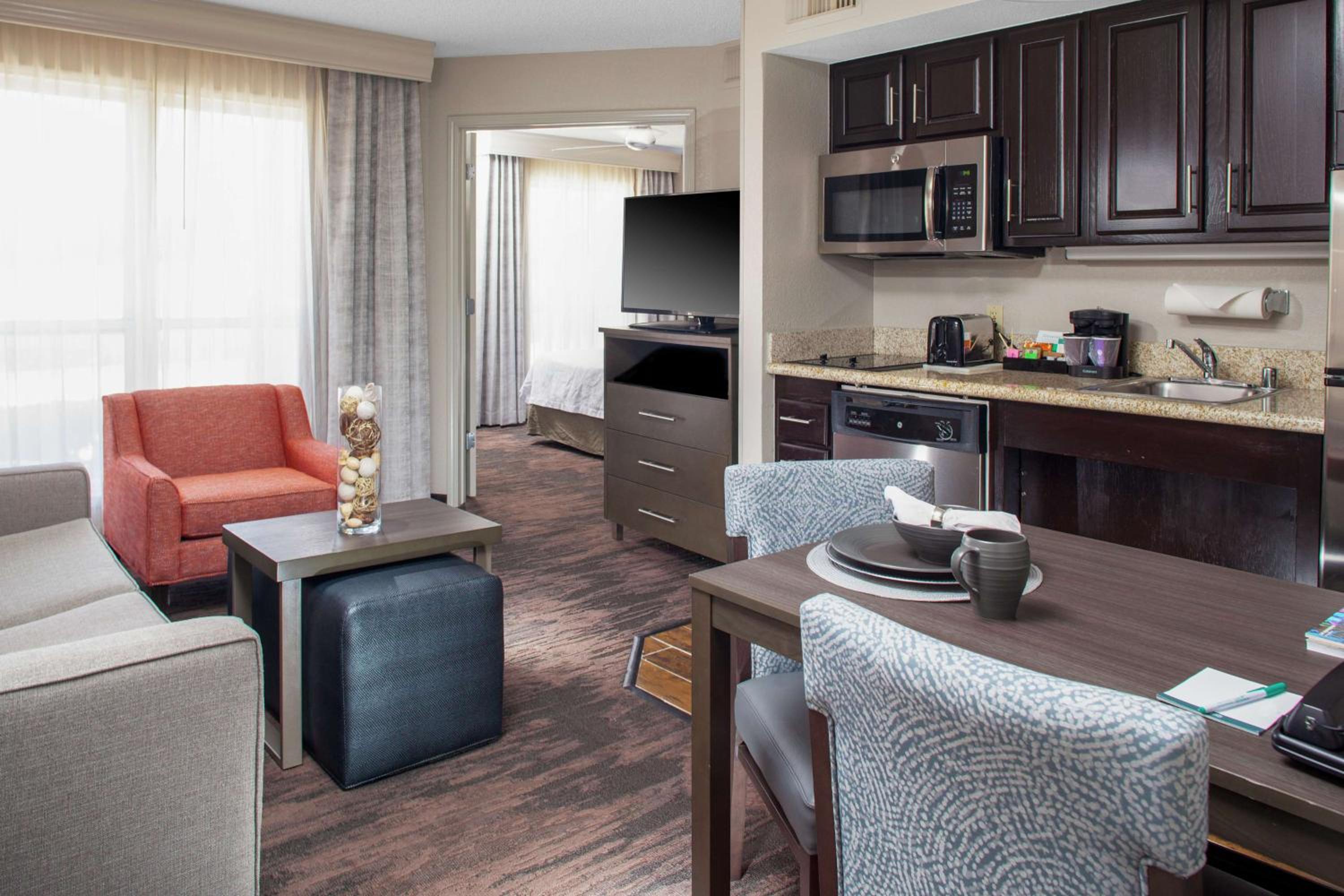 One-Bedroom King Suite - Non-Smoking photo 3