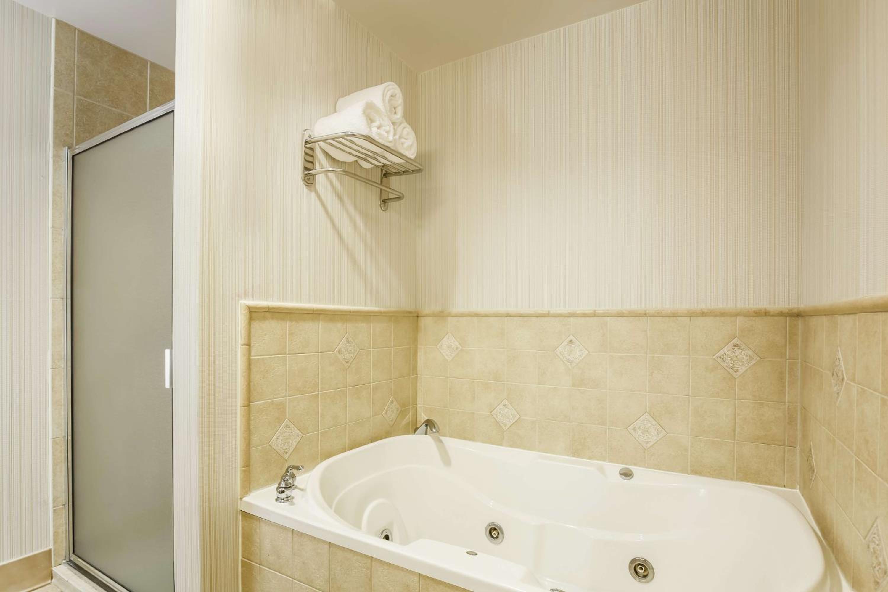 King Room With Whirlpool