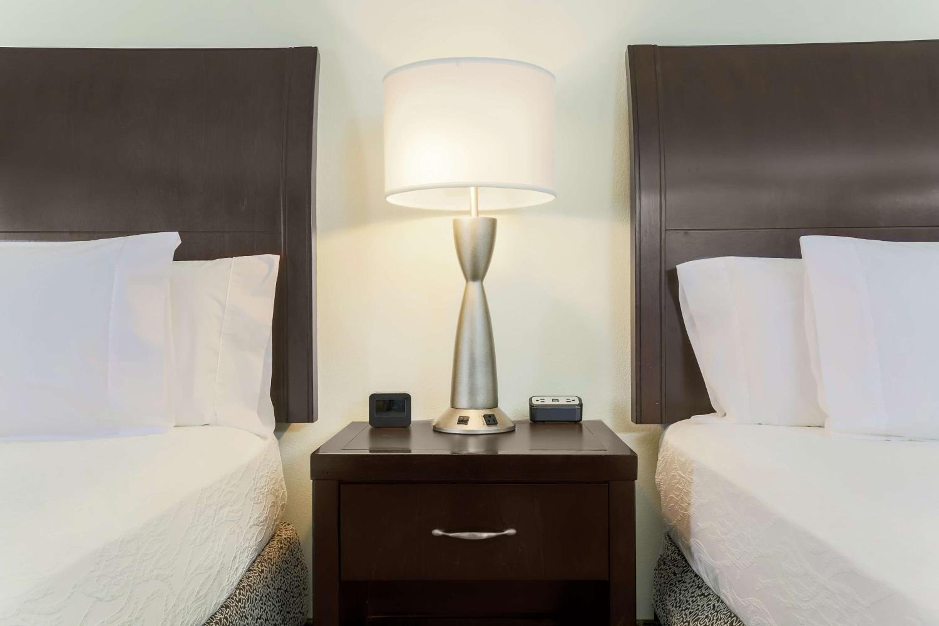 Queen Room with Two Queen Beds - Mobility Access - Photo 4