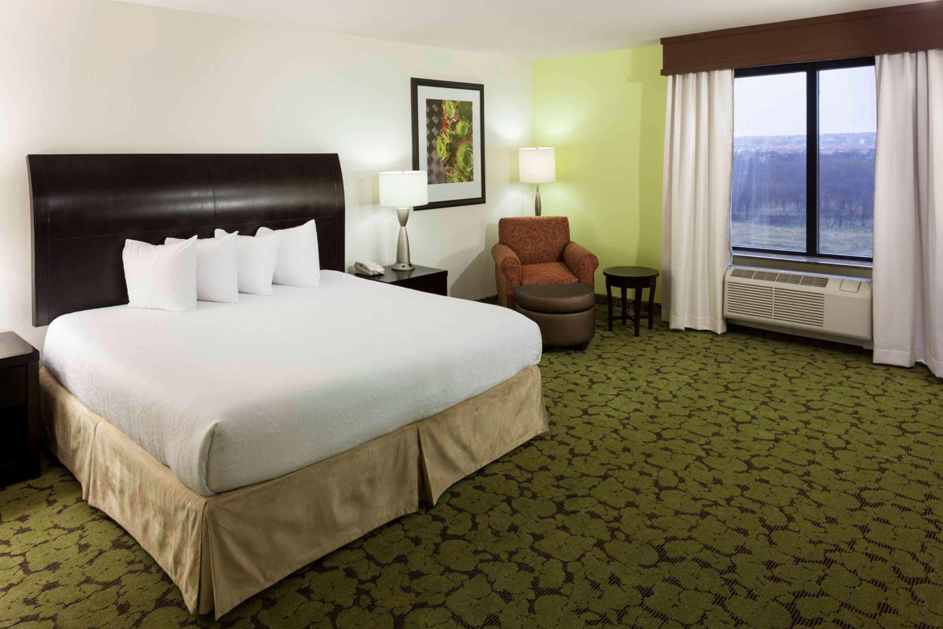 King Room with Whirlpool photo 1