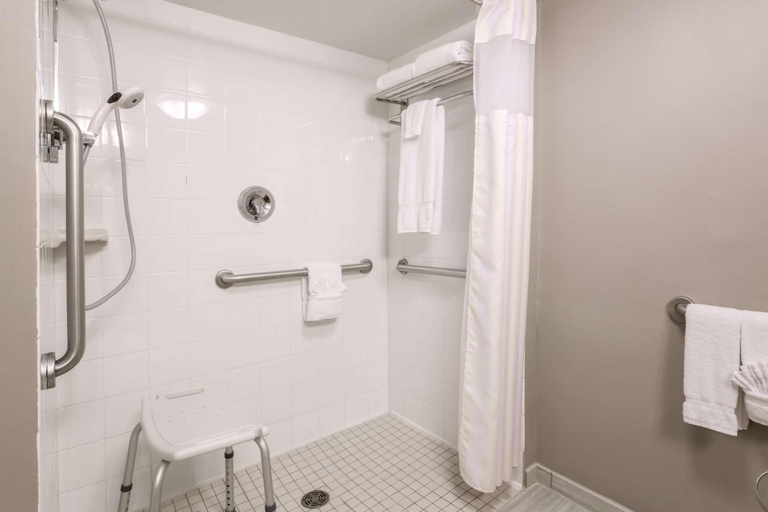 Queen Room with Two Queen Beds - Hearing Access - Photo 5