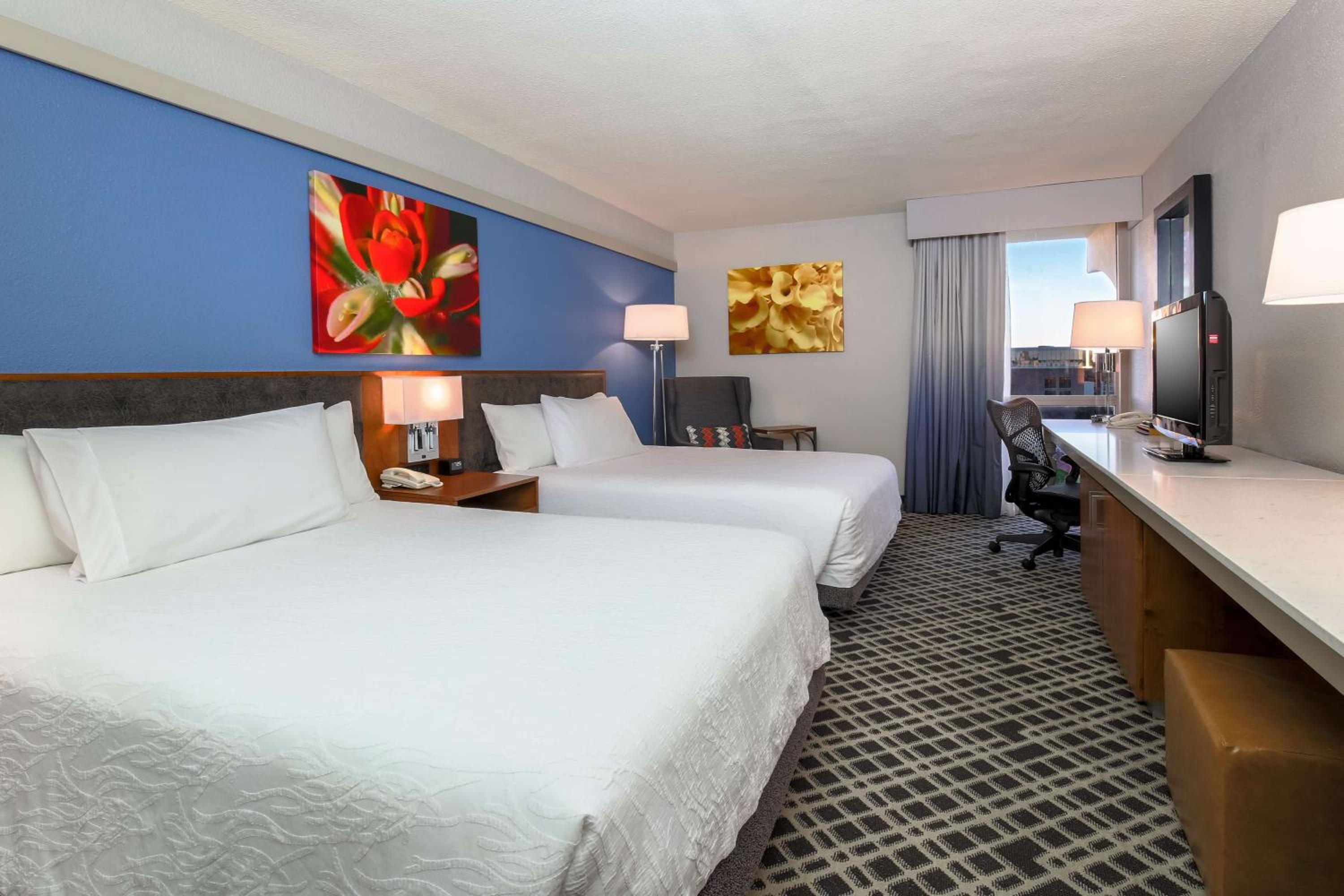 Queen Room with Two Queen Beds - Photo 3
