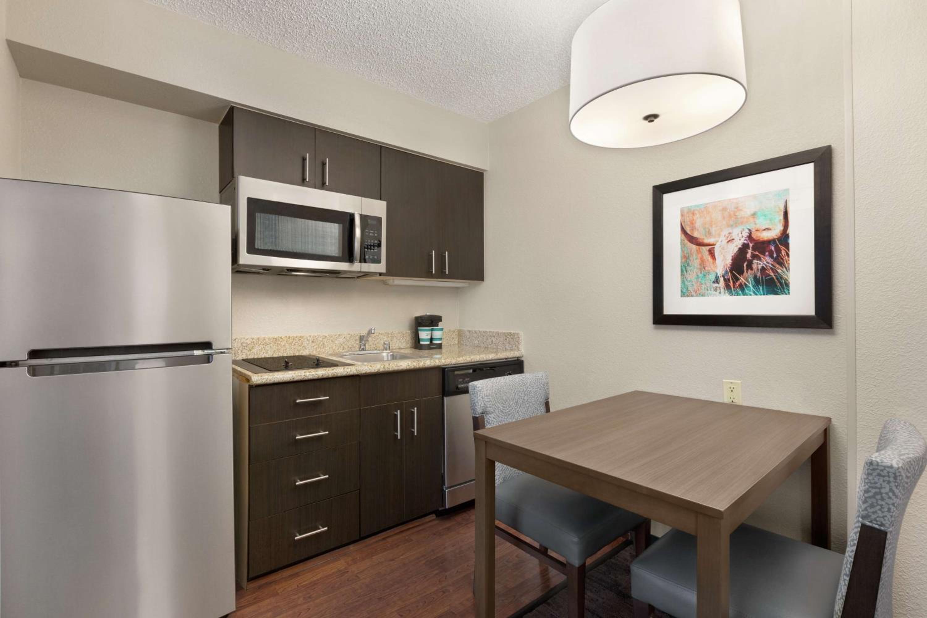One-Bedroom King Suite - Non-Smoking photo 2