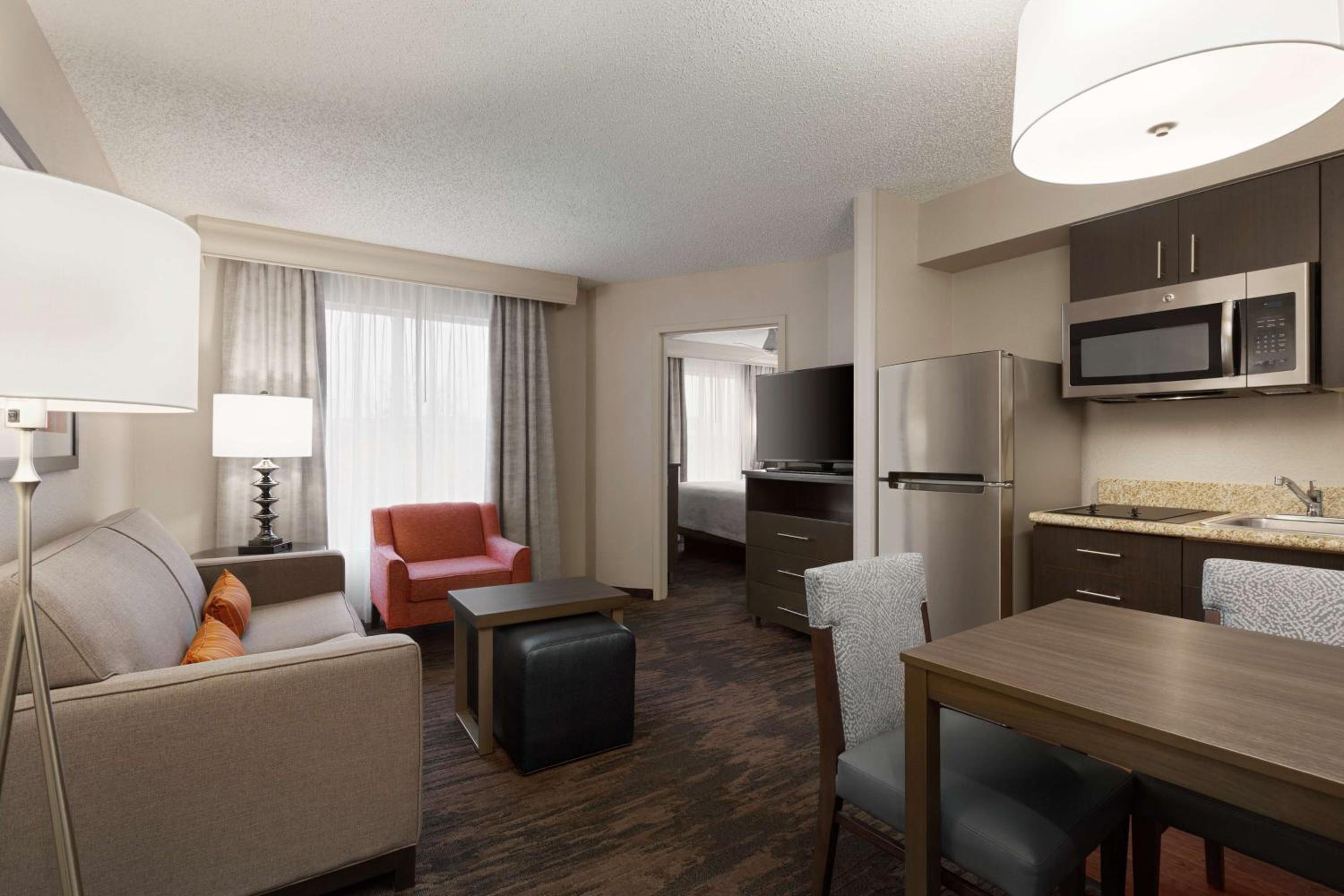 One-Bedroom King Suite - Non-Smoking photo 3