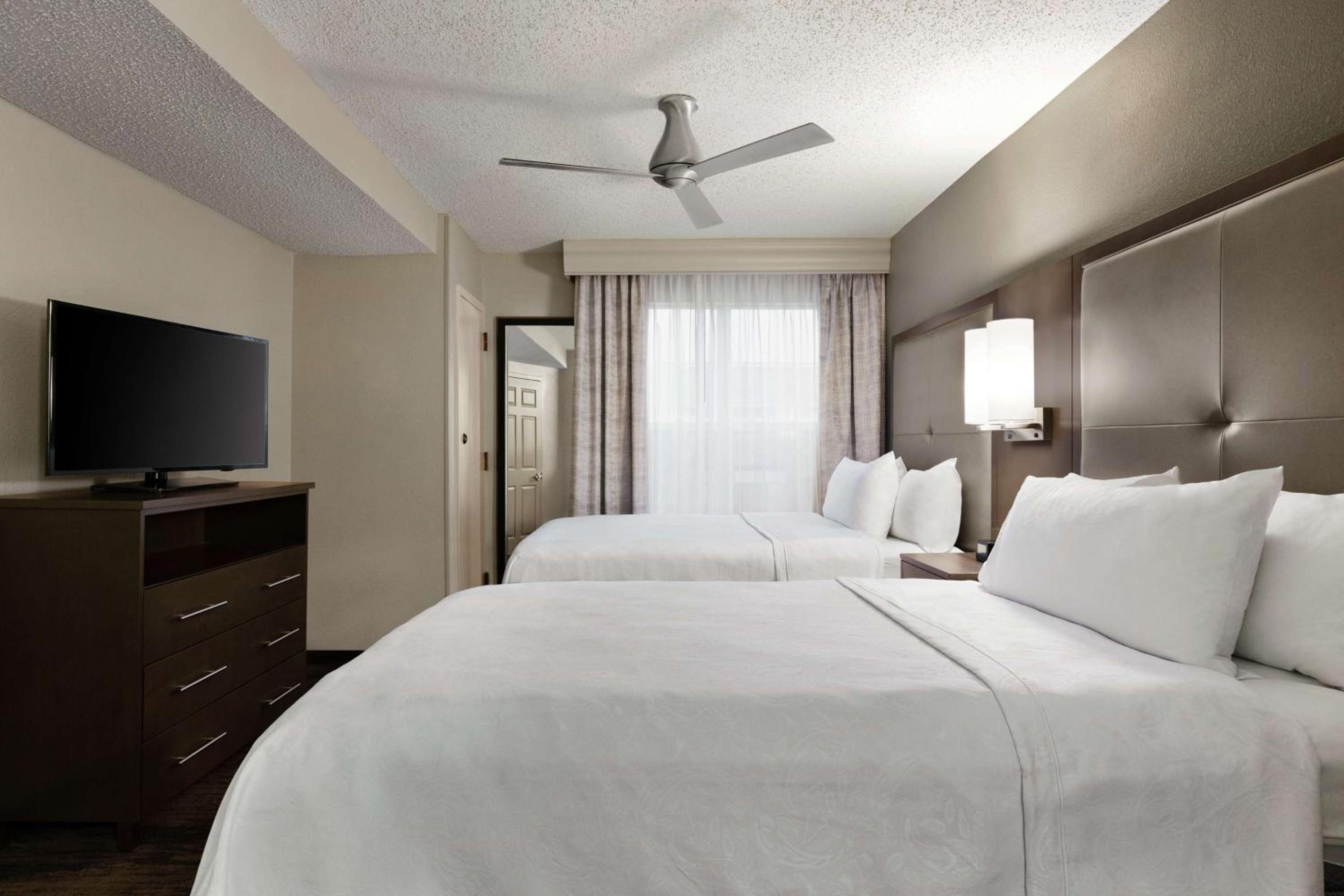 Suite with Two Double Beds and Bath Tub - Mobility and Hearing Access/Non-Smoking photo 1