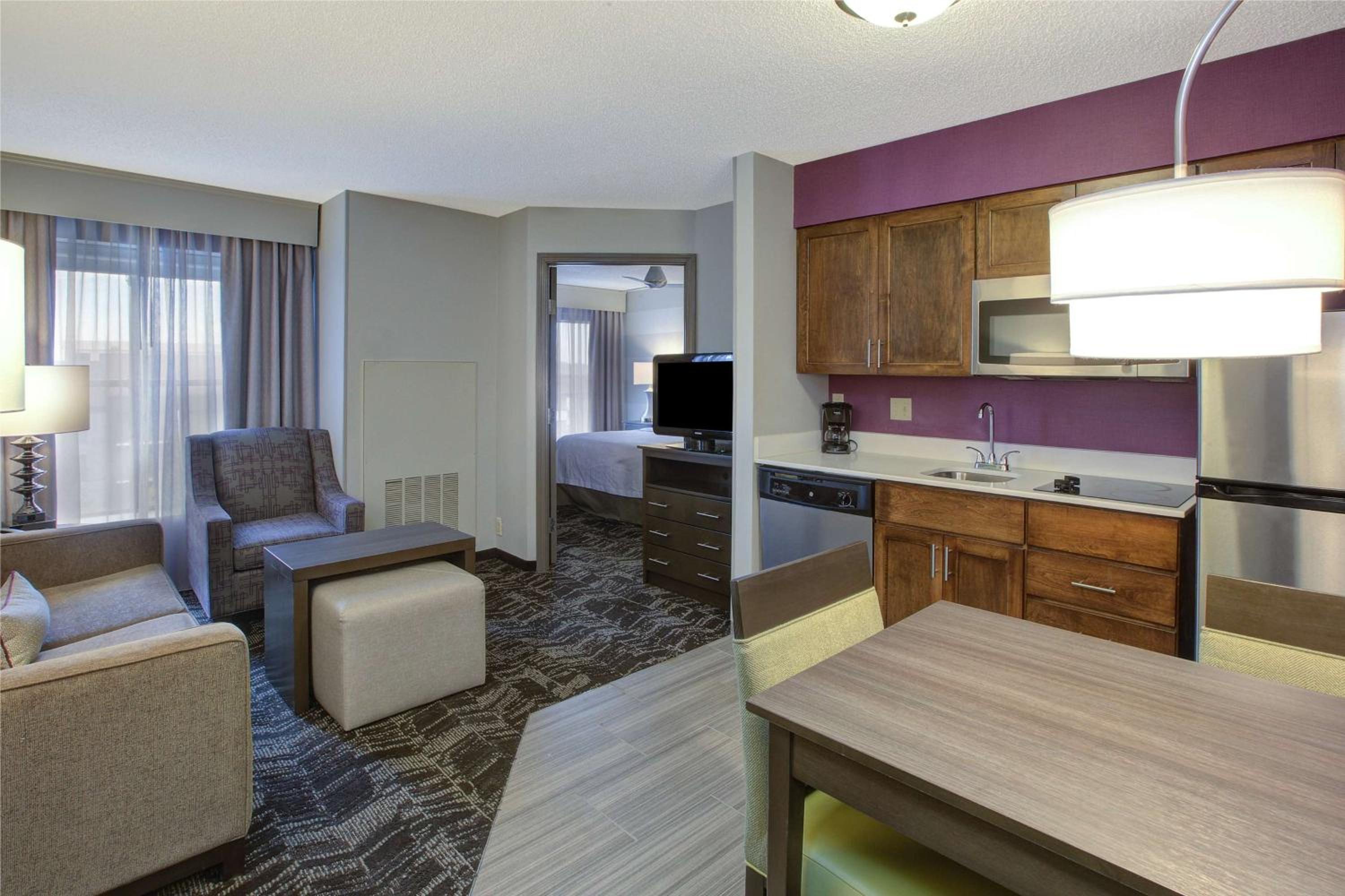 One-Bedroom King Suite - Non-Smoking - Photo 2