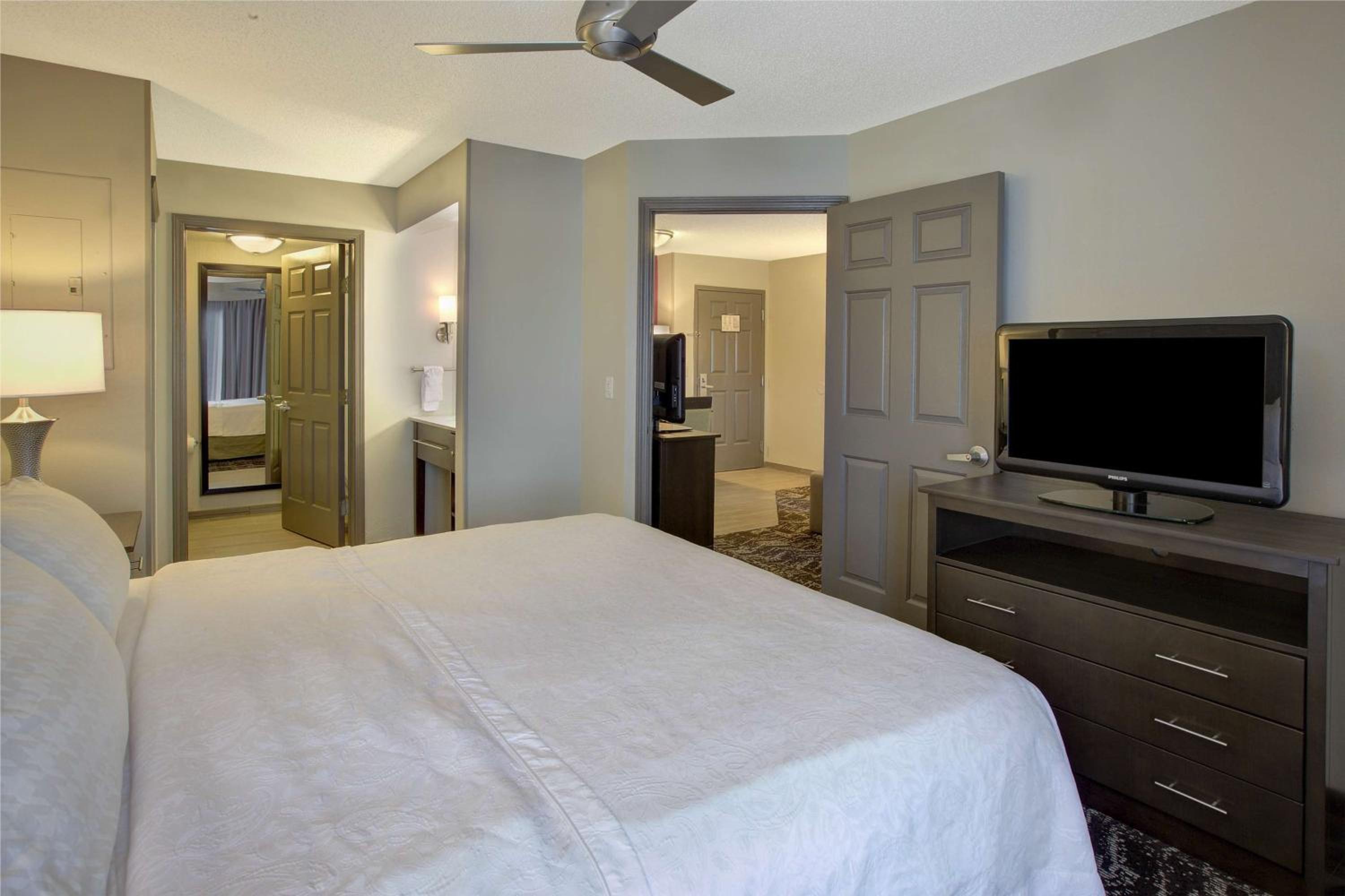 One-Bedroom King Suite - Non-Smoking - Photo 1