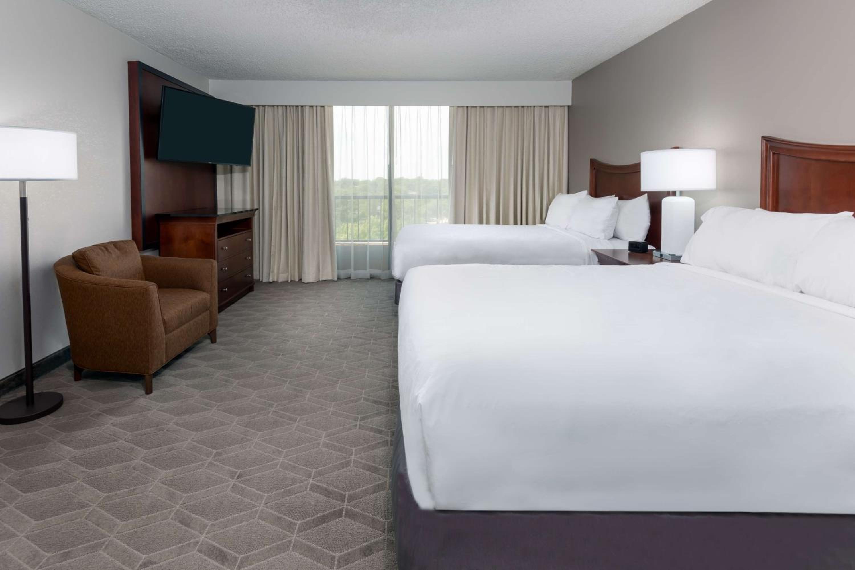 Suite with Two Double Beds - Non-Smoking - Photo 2