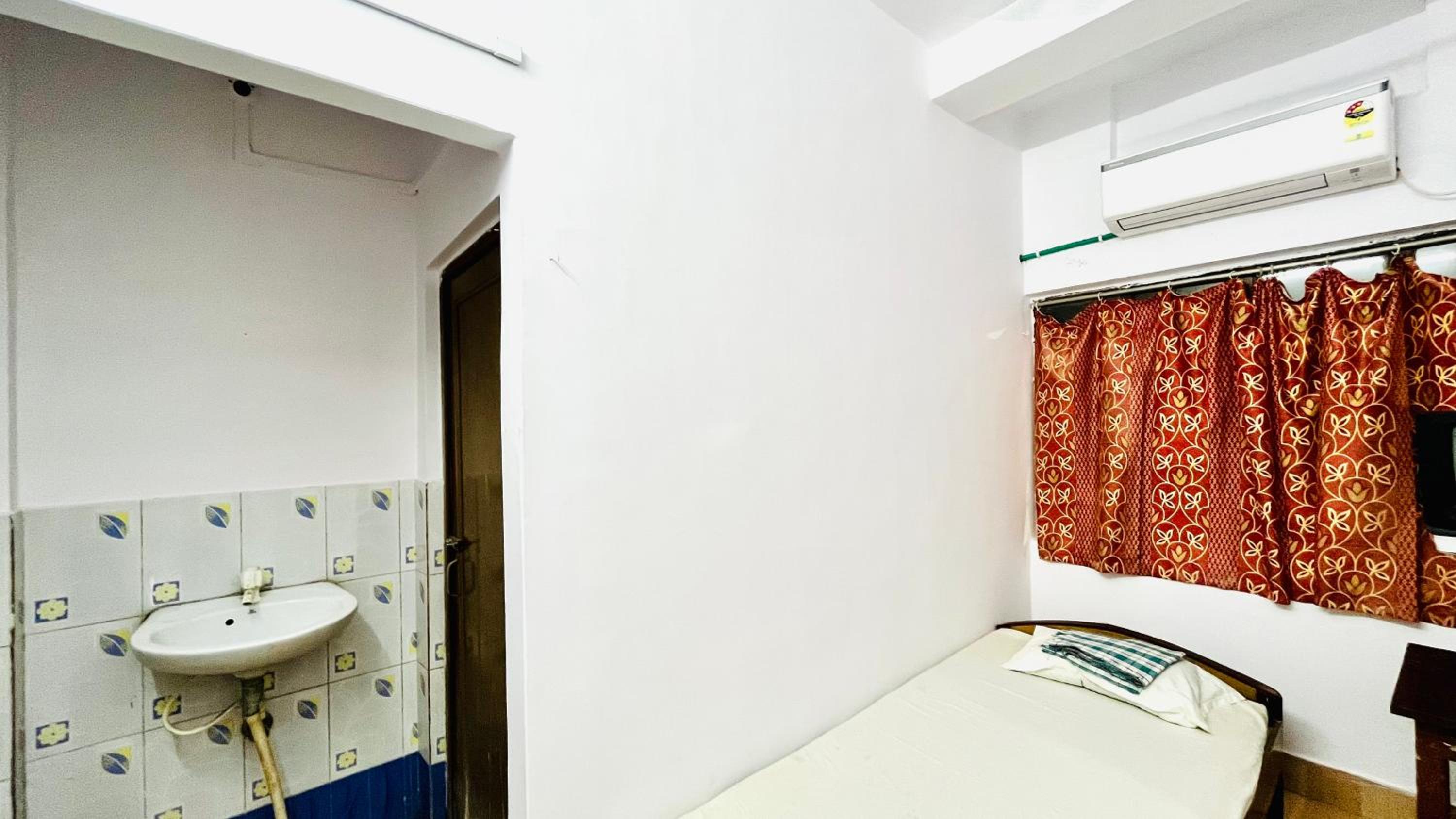 Budget Single Room photo 3