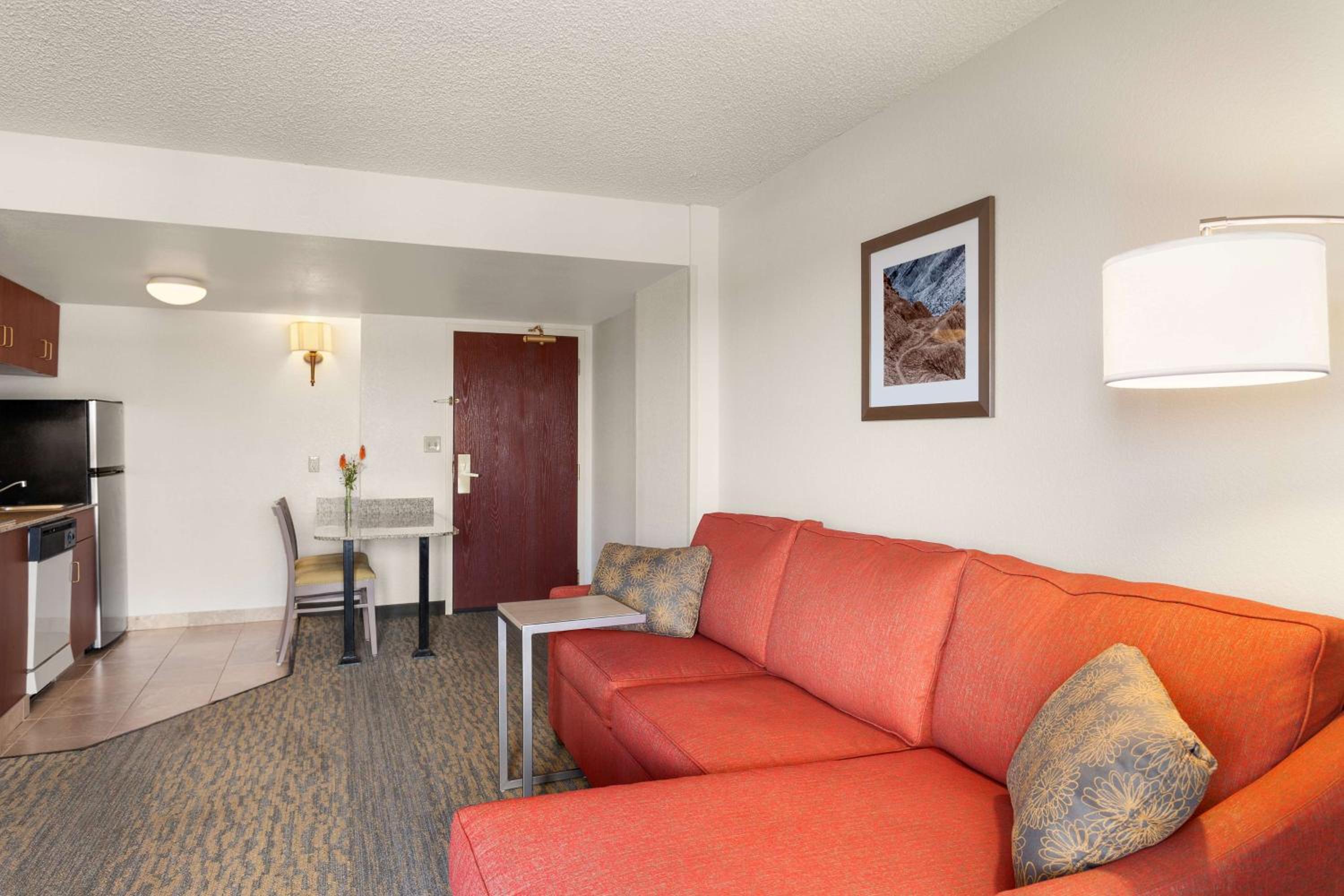 One-Bedroom King Suite with Balcony - Photo 1