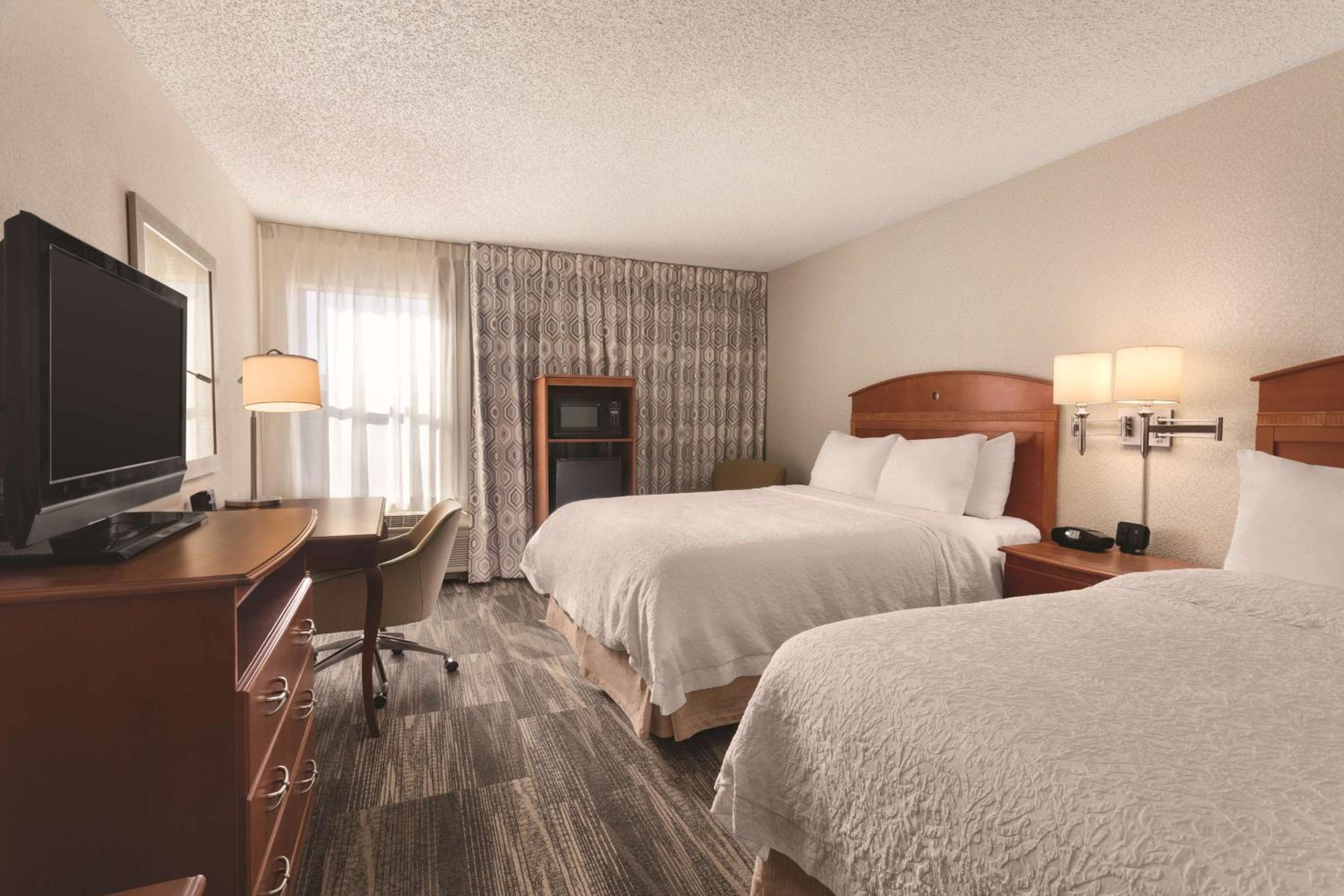 Room with Two Queen Beds - Non-Smoking - Photo 1