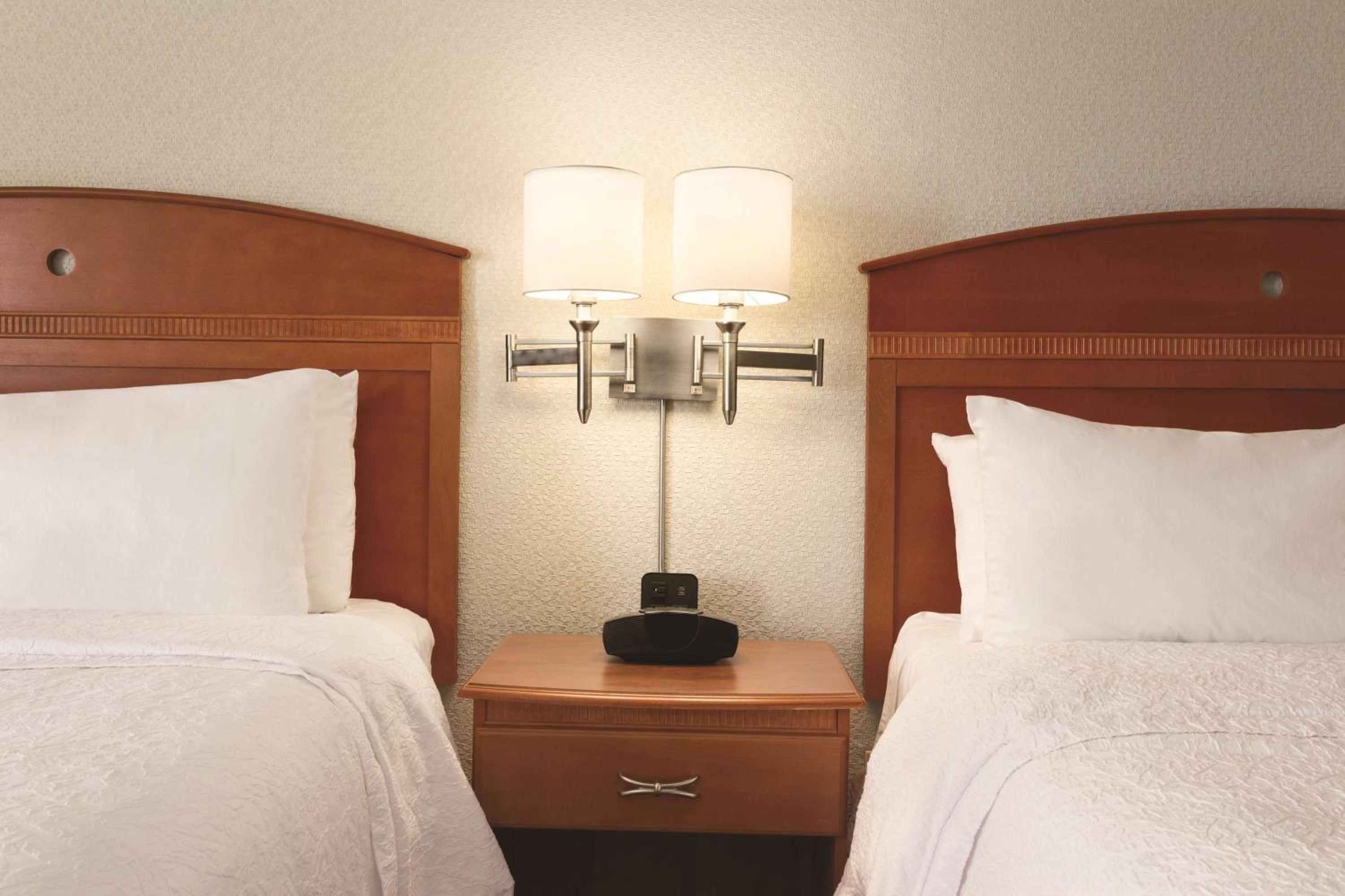 Room with Two Queen Beds - Non-Smoking - Photo 2