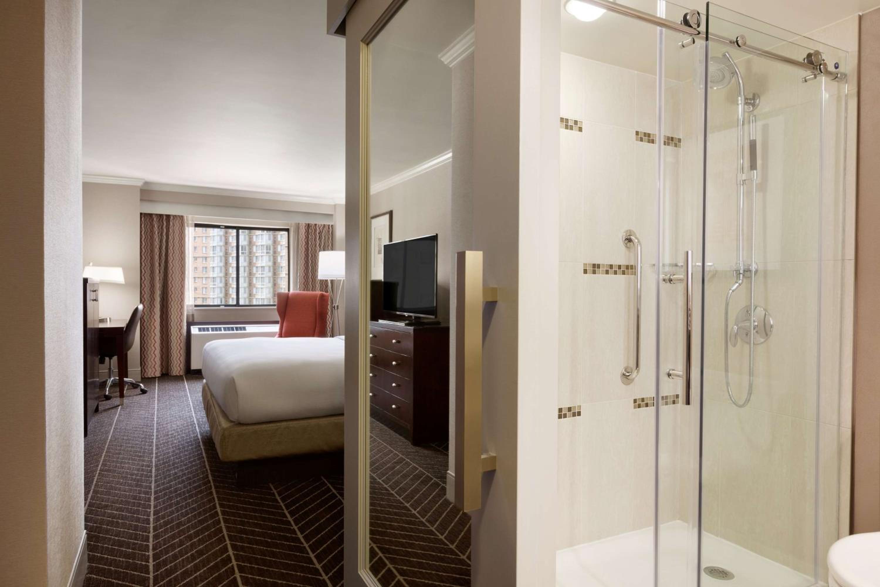 Deluxe King Room - Photo 5