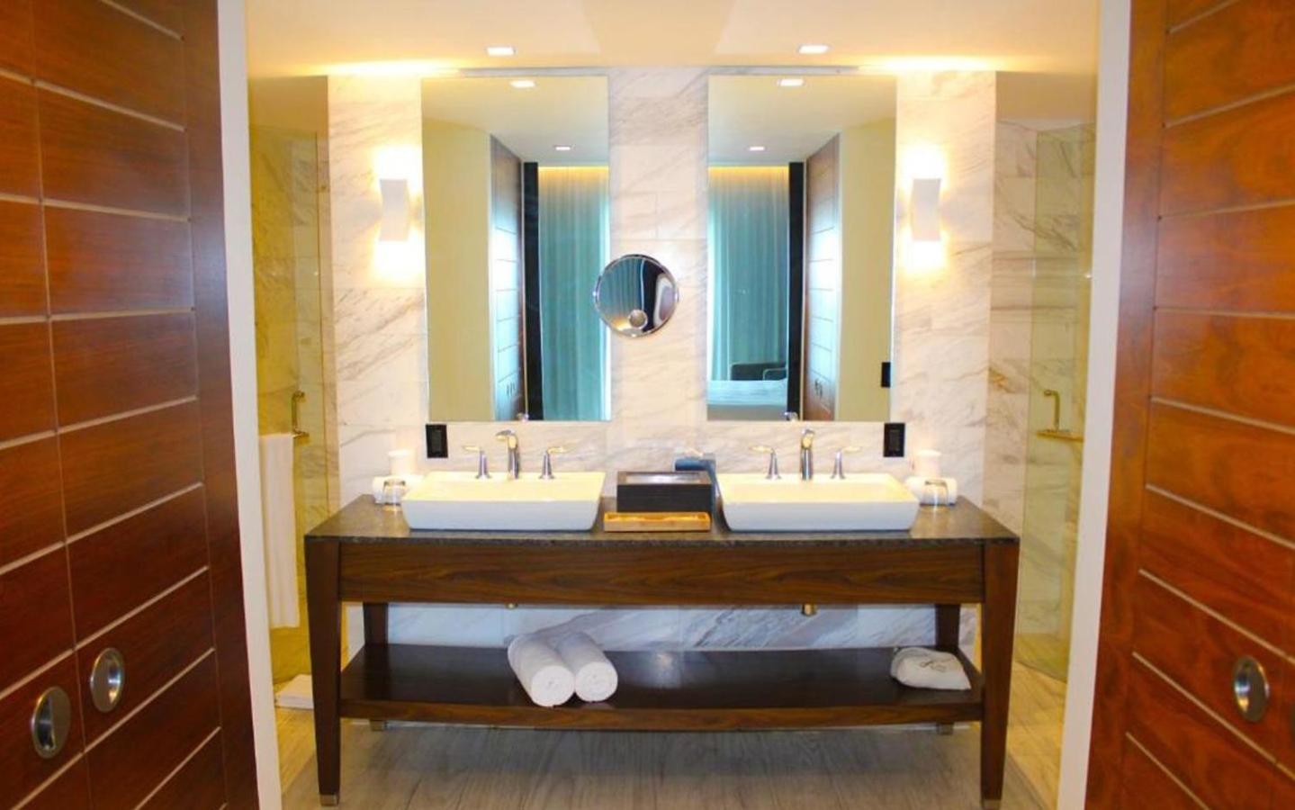 Oceanfront Master King Suite