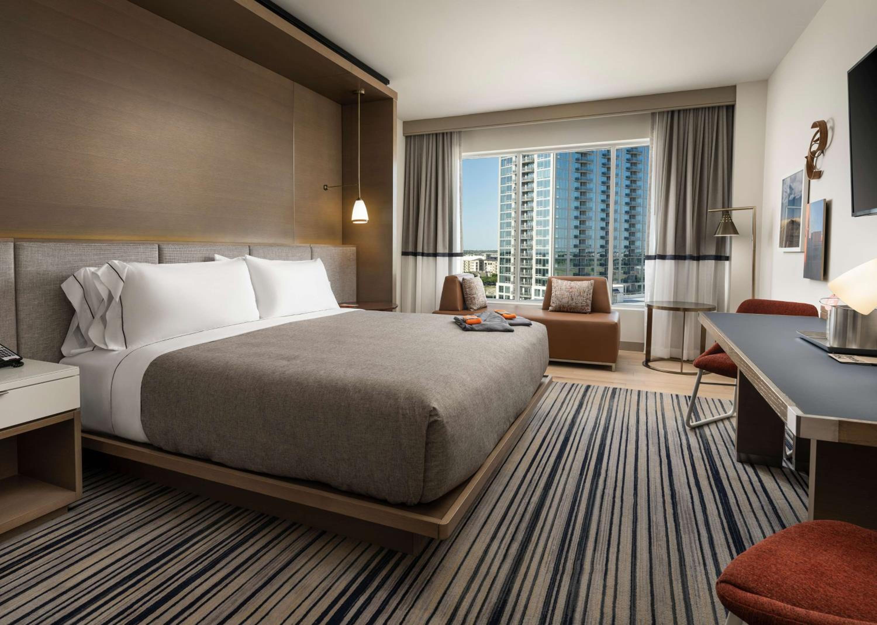 Premium King Room - Photo 5