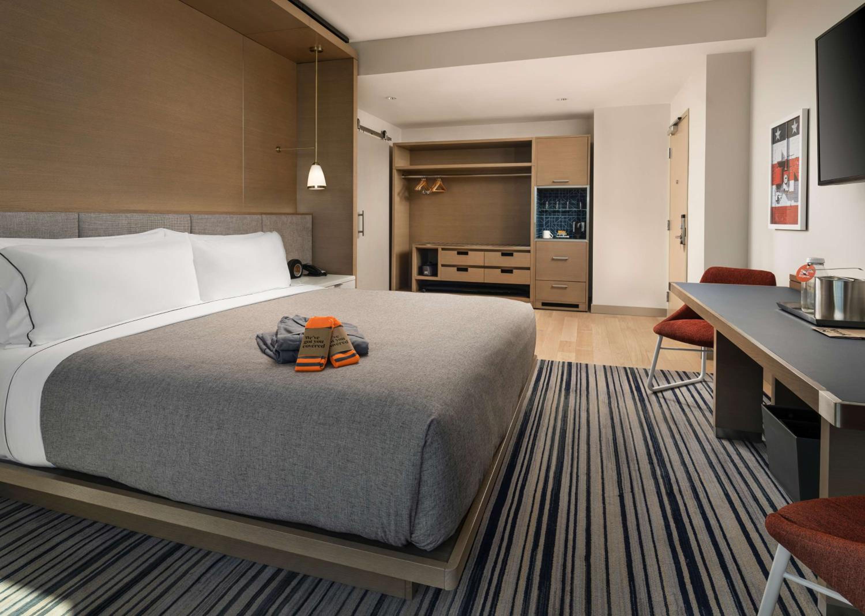 Premium King Room - Photo 1