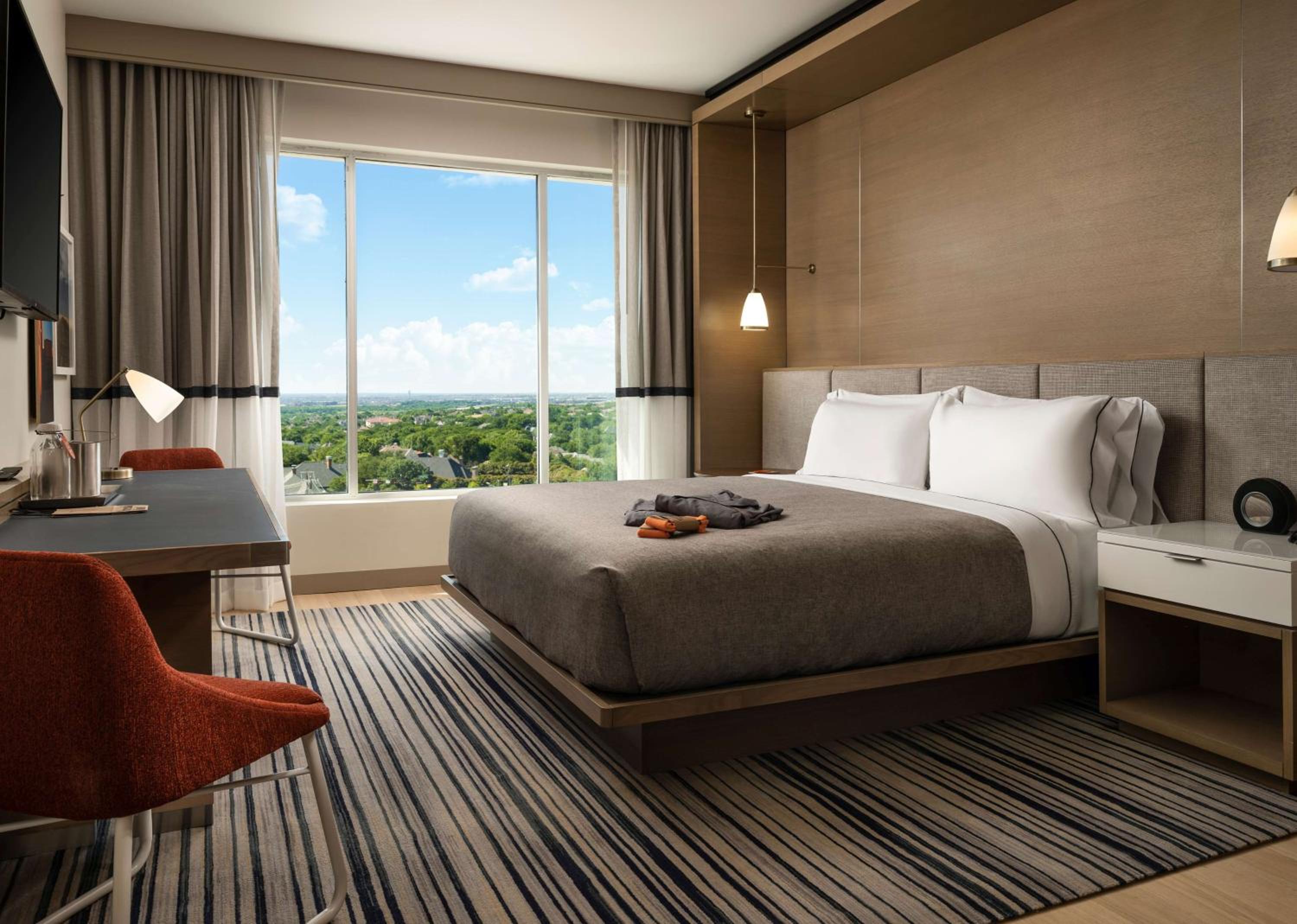 Premium King Room - Photo 4