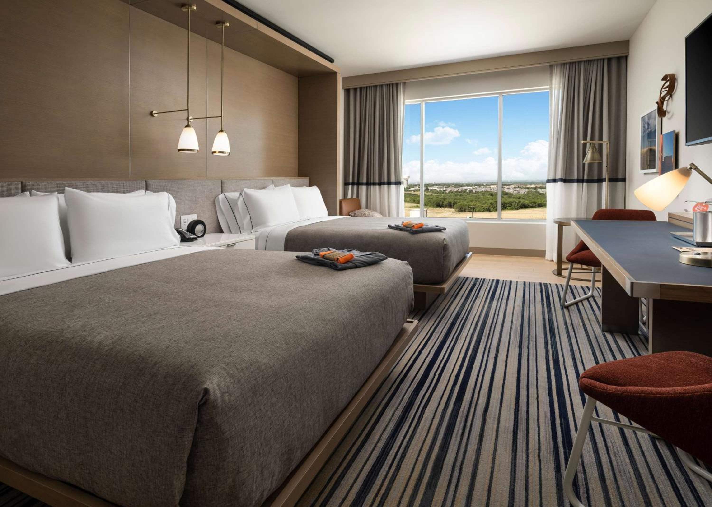Premium Queen Room with Two Queen Beds - Photo 2