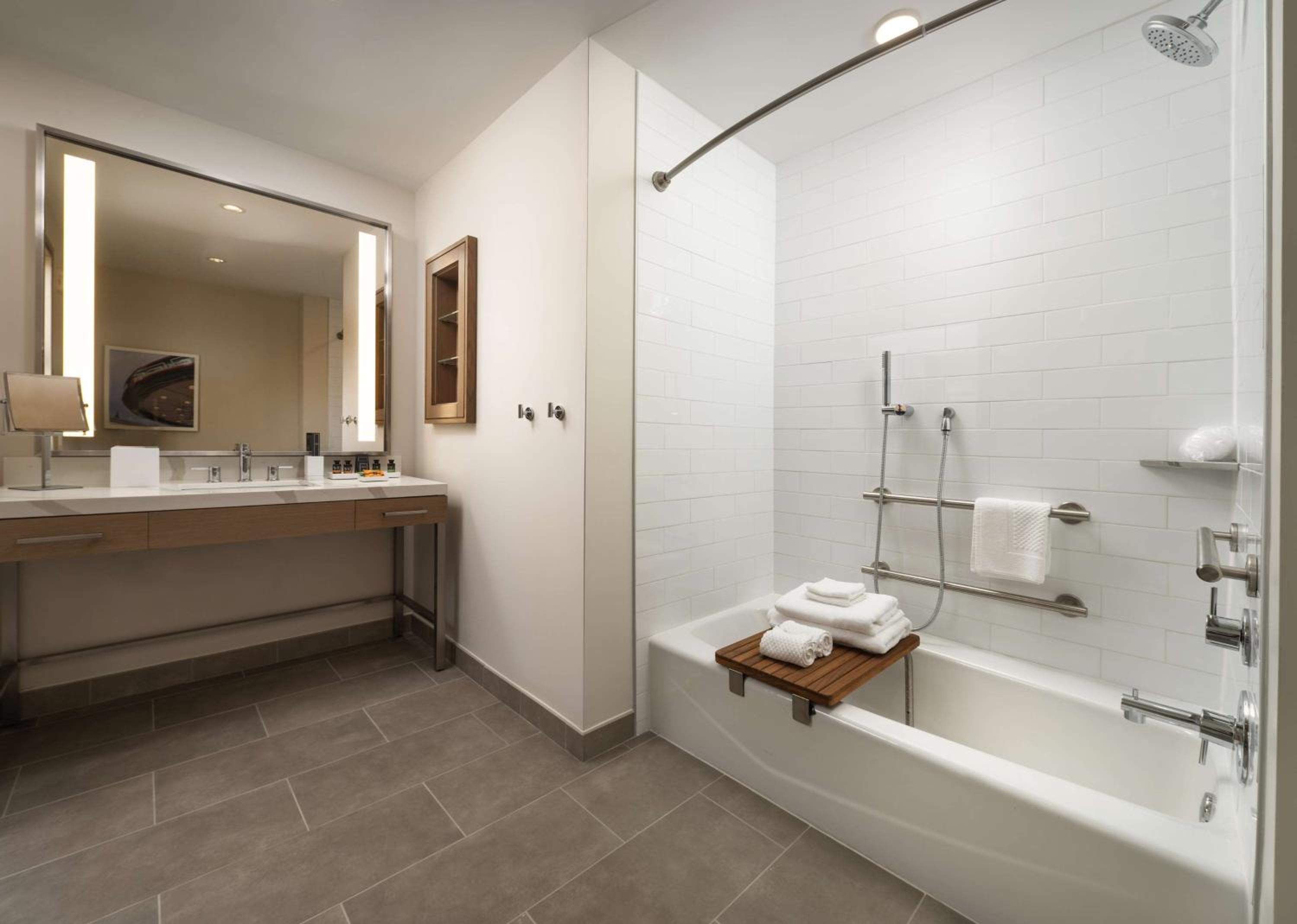 King Room with Mobility Accessible Tub - Photo 4