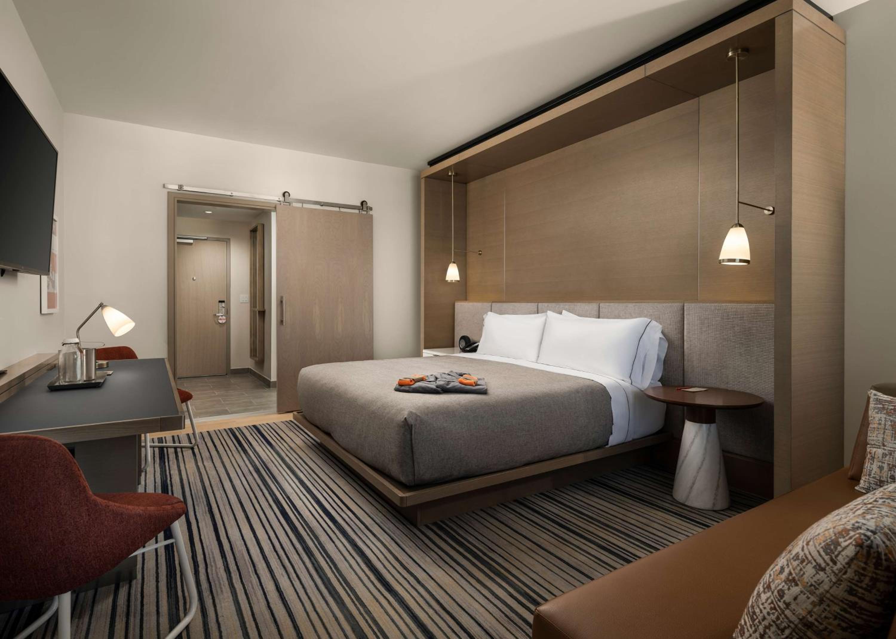 Premium King Room - Photo 3