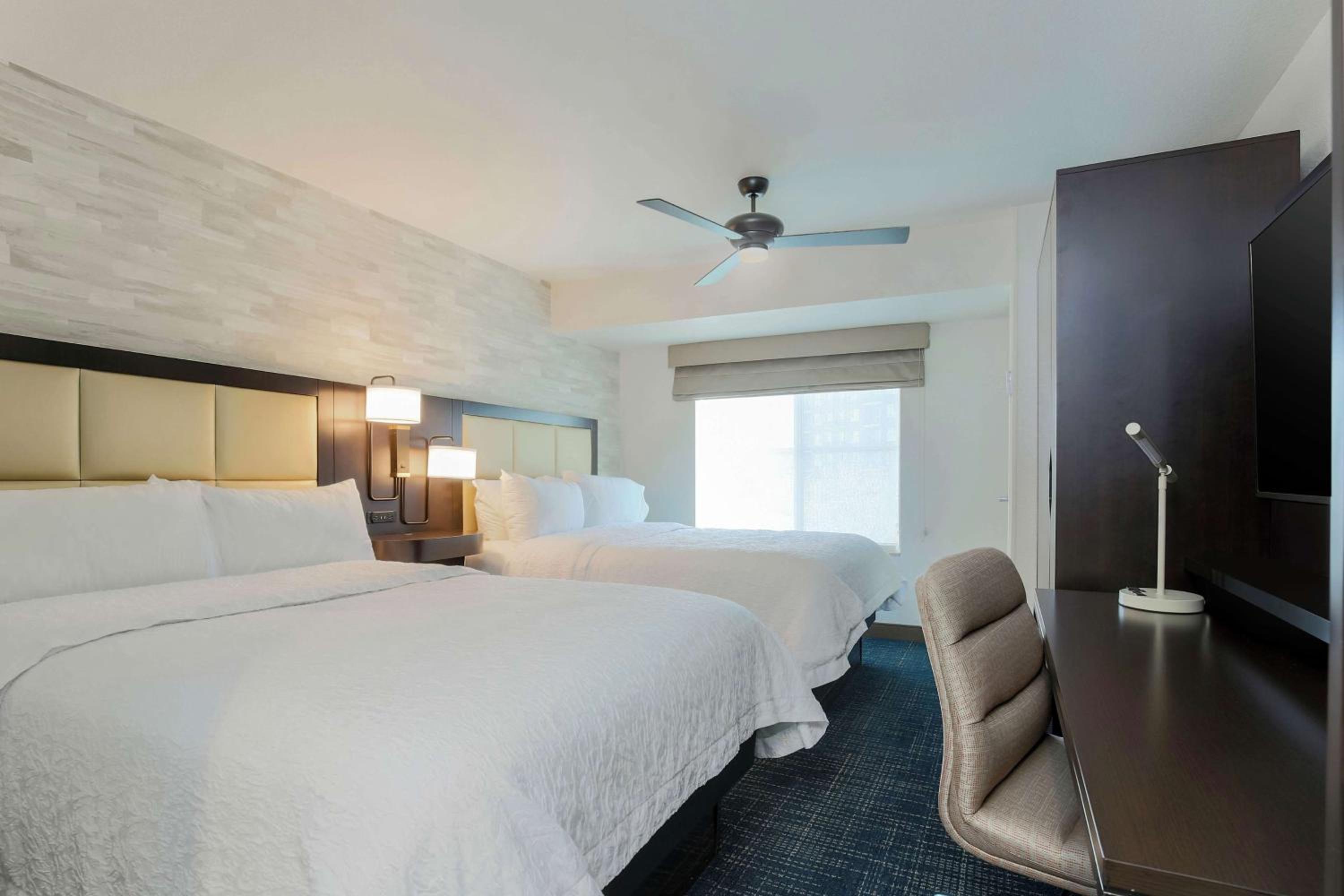 Double Room with Two Double Beds - Photo 3