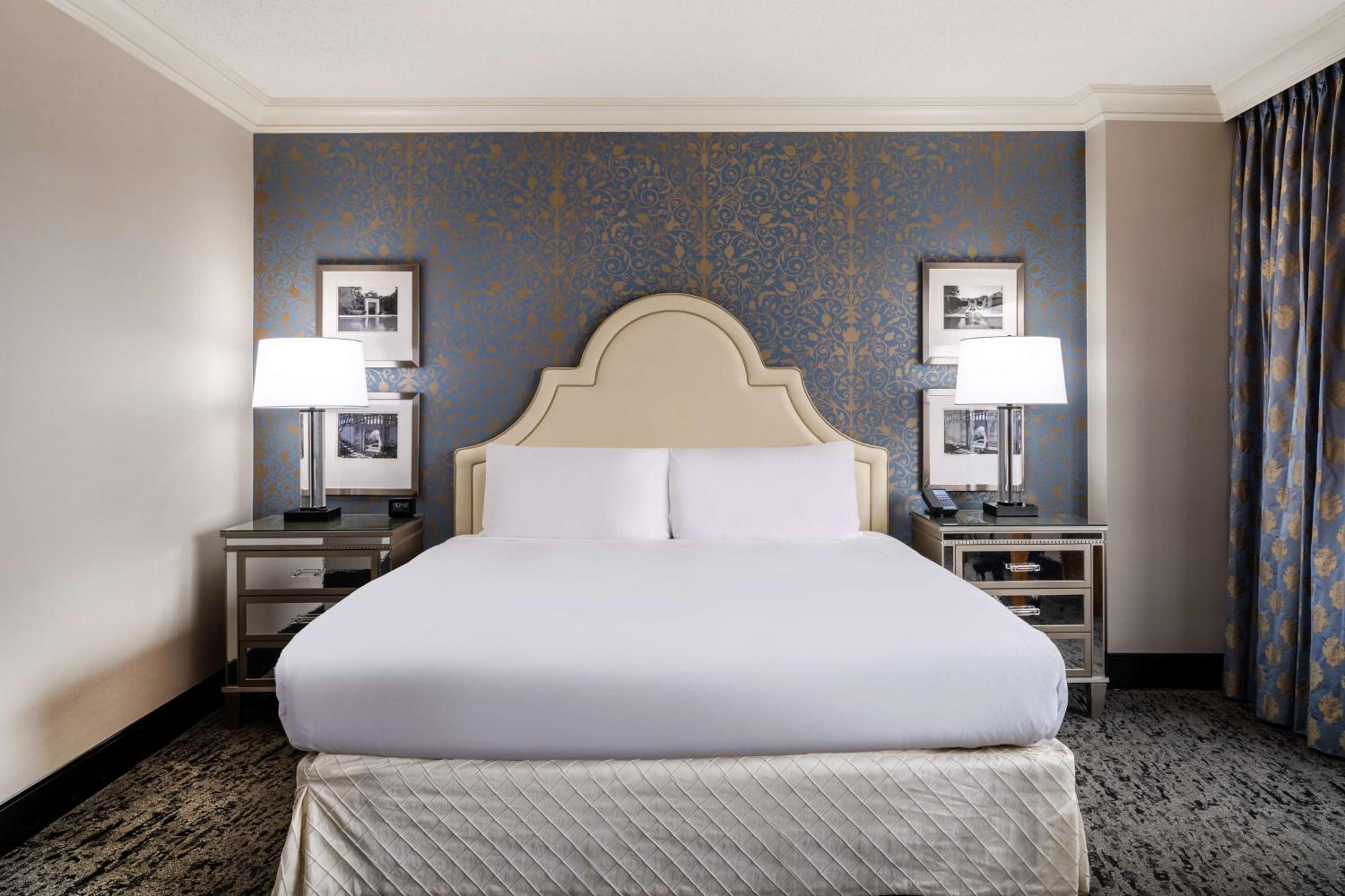 Deluxe King Room - Photo 3